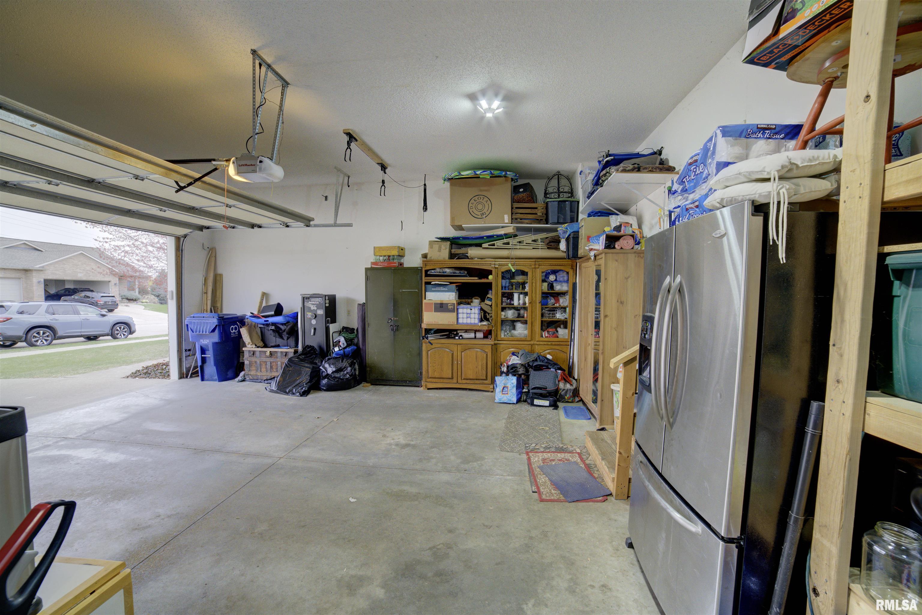 2735 Julie Lane Court, Davenport, Iowa image 29