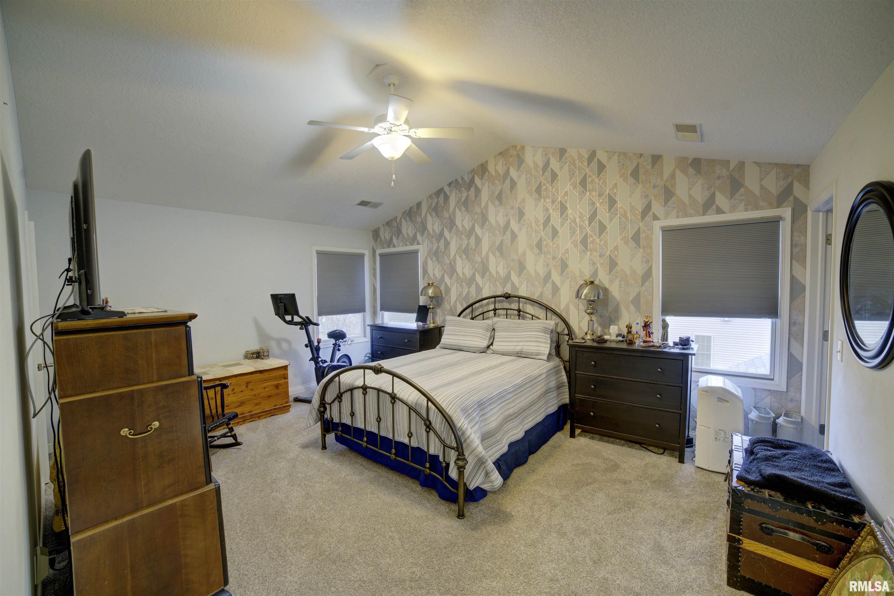 2735 Julie Lane Court, Davenport, Iowa image 32
