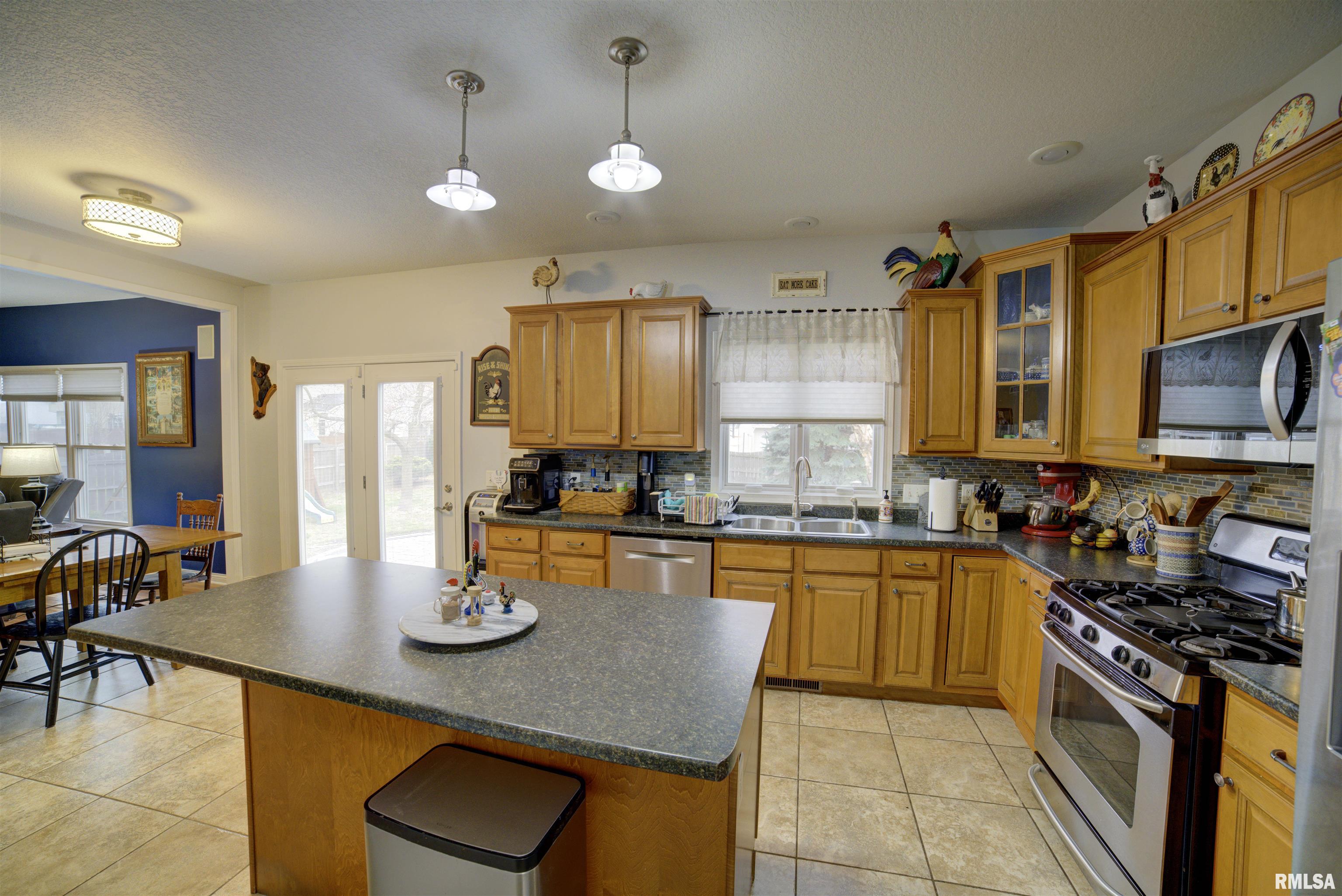 2735 Julie Lane Court, Davenport, Iowa image 24