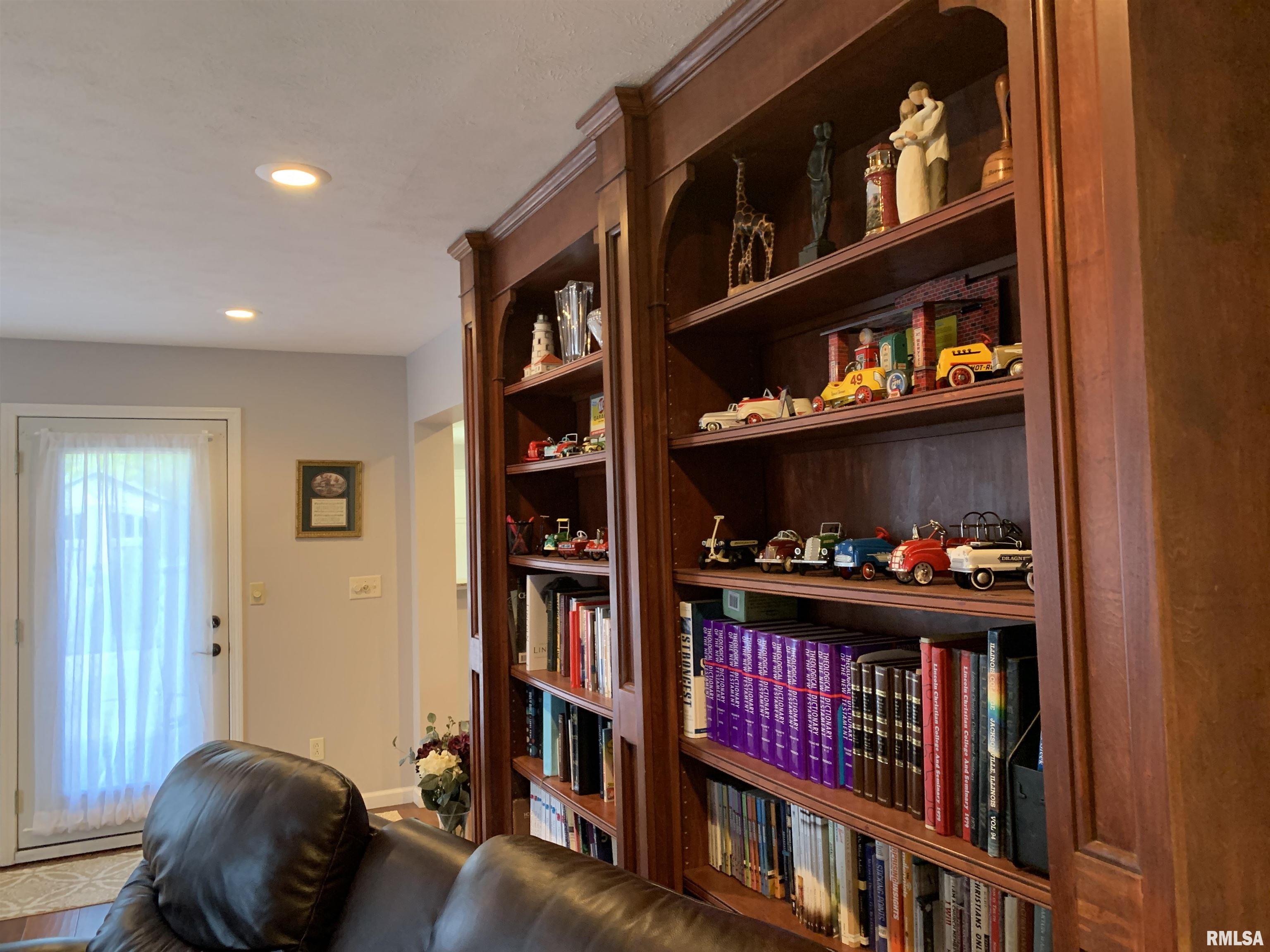208 Spring Bay Drive, Jacksonville, Illinois image 32