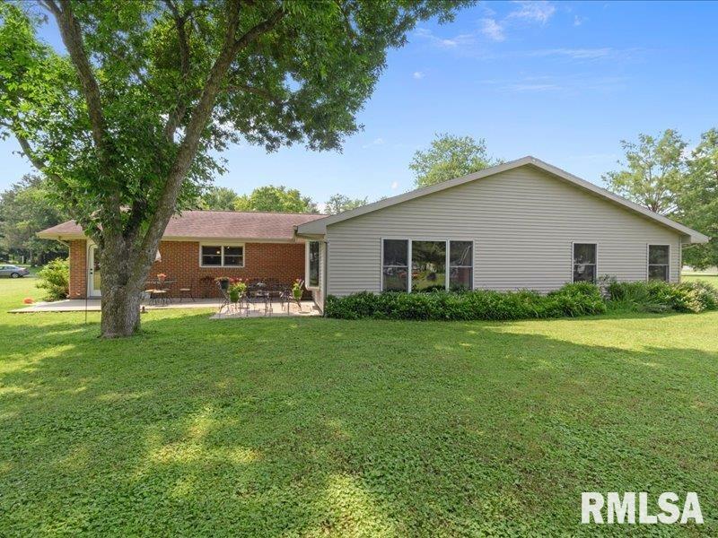 208 Spring Bay Drive, Jacksonville, Illinois image 5