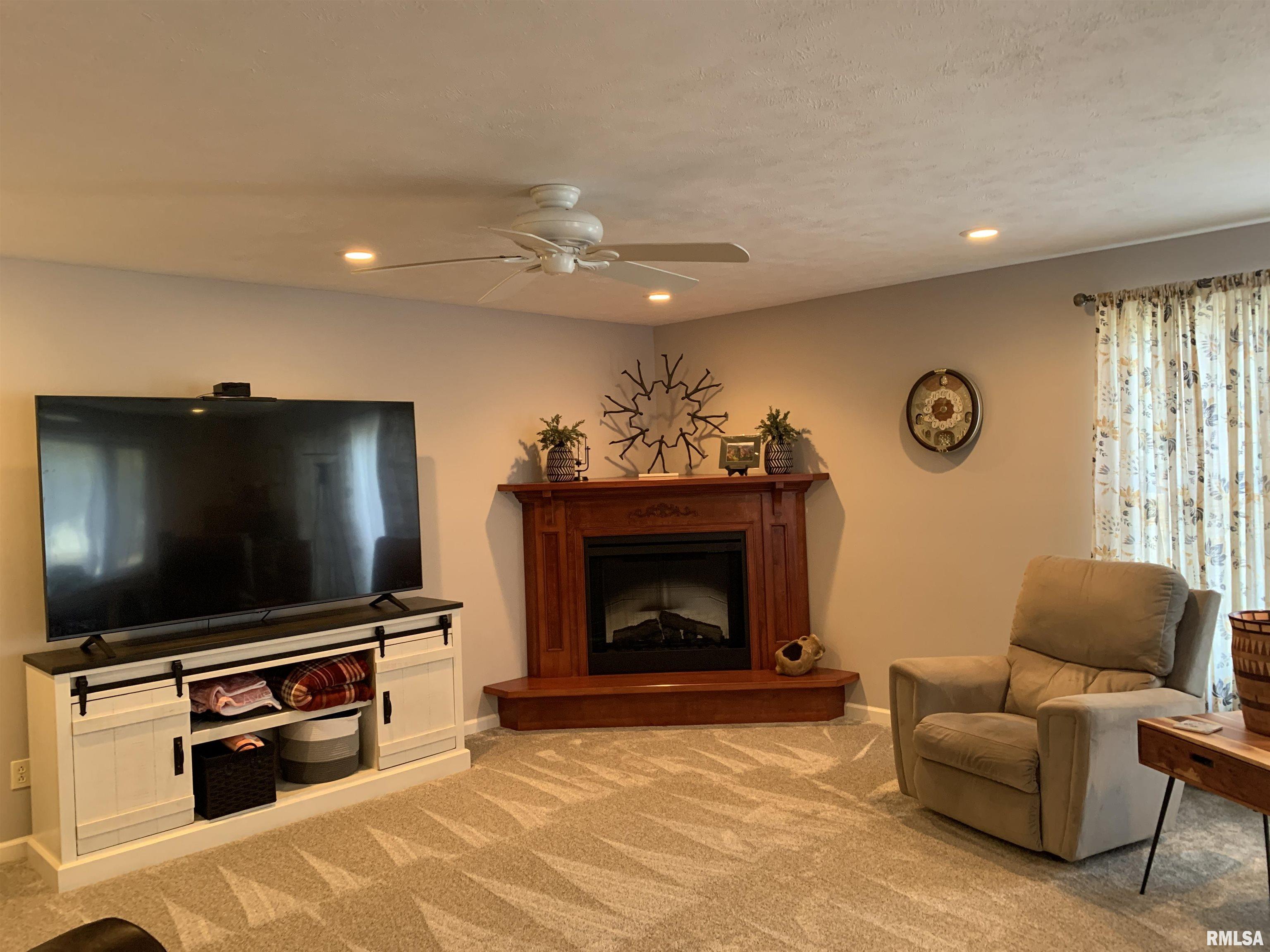208 Spring Bay Drive, Jacksonville, Illinois image 30
