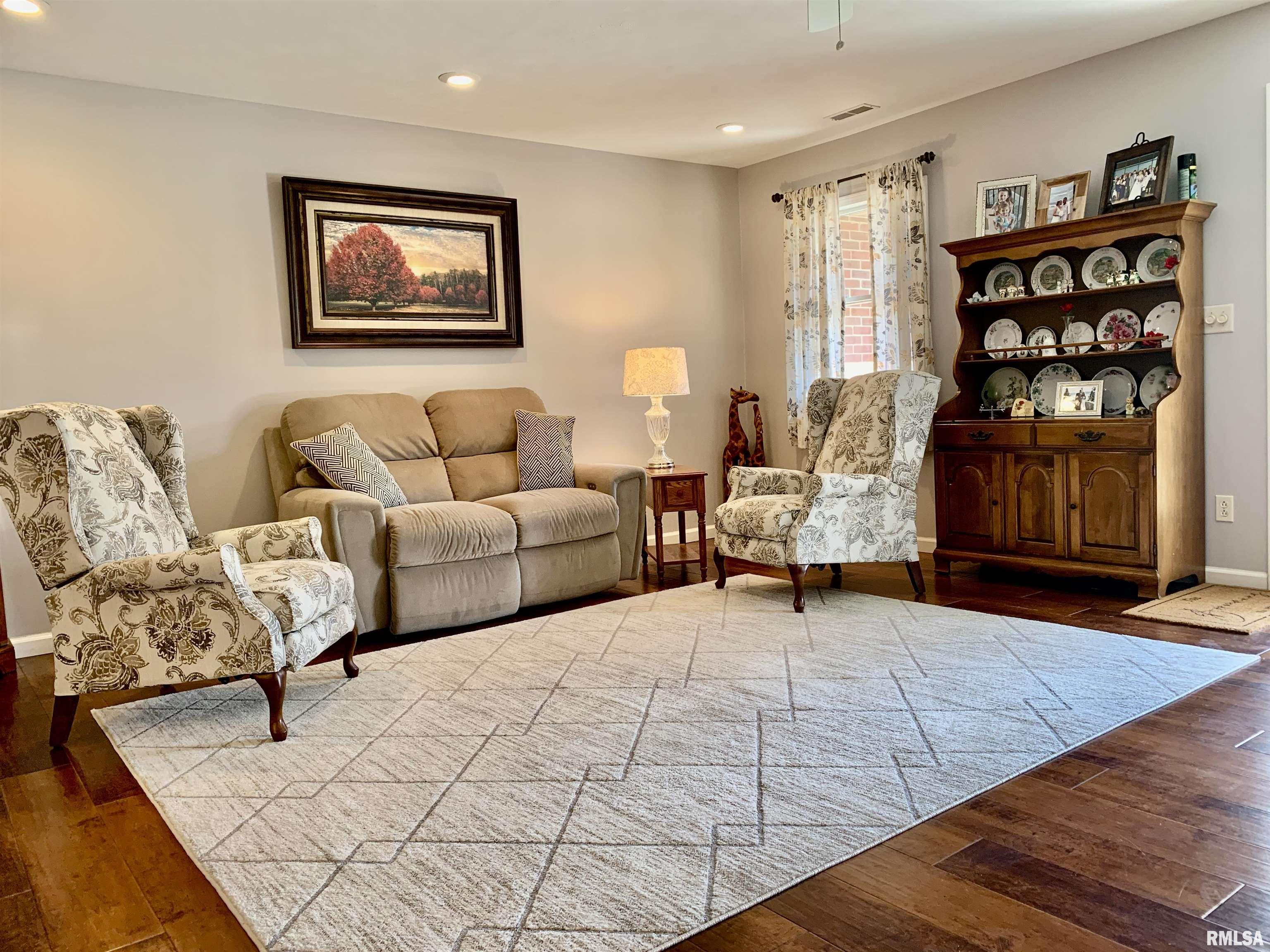 208 Spring Bay Drive, Jacksonville, Illinois image 10