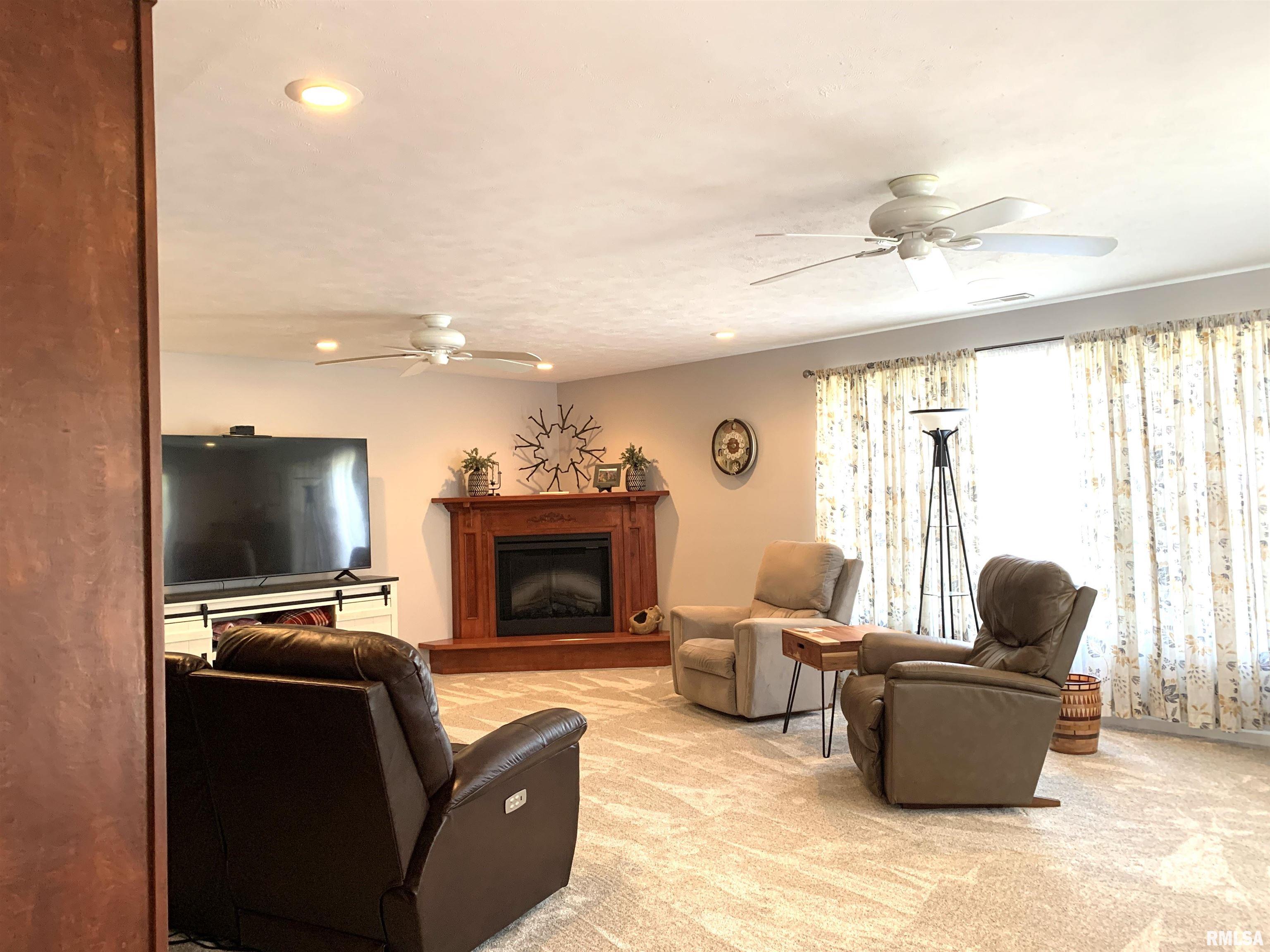 208 Spring Bay Drive, Jacksonville, Illinois image 29