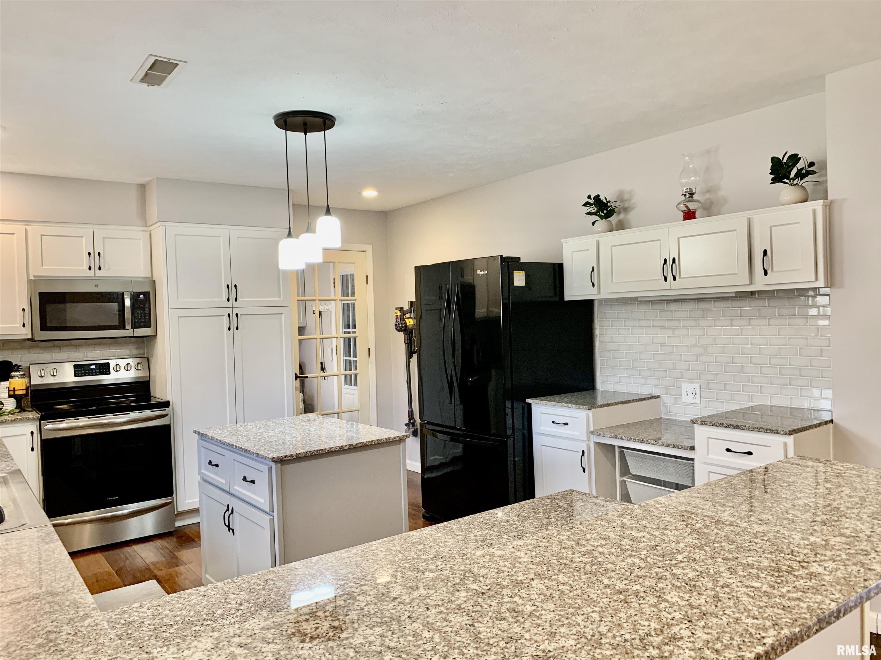 208 Spring Bay Drive, Jacksonville, Illinois image 24