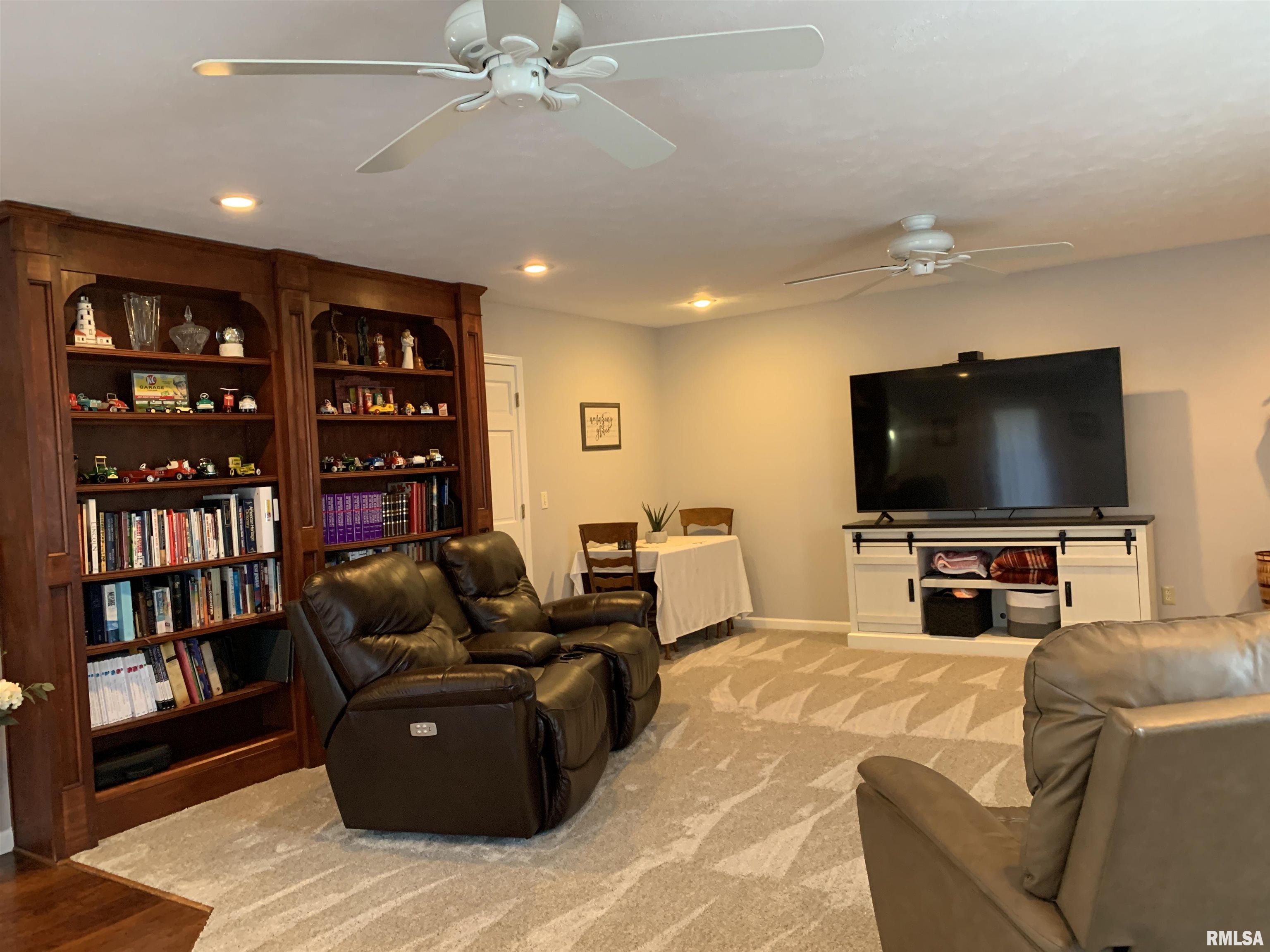 208 Spring Bay Drive, Jacksonville, Illinois image 28