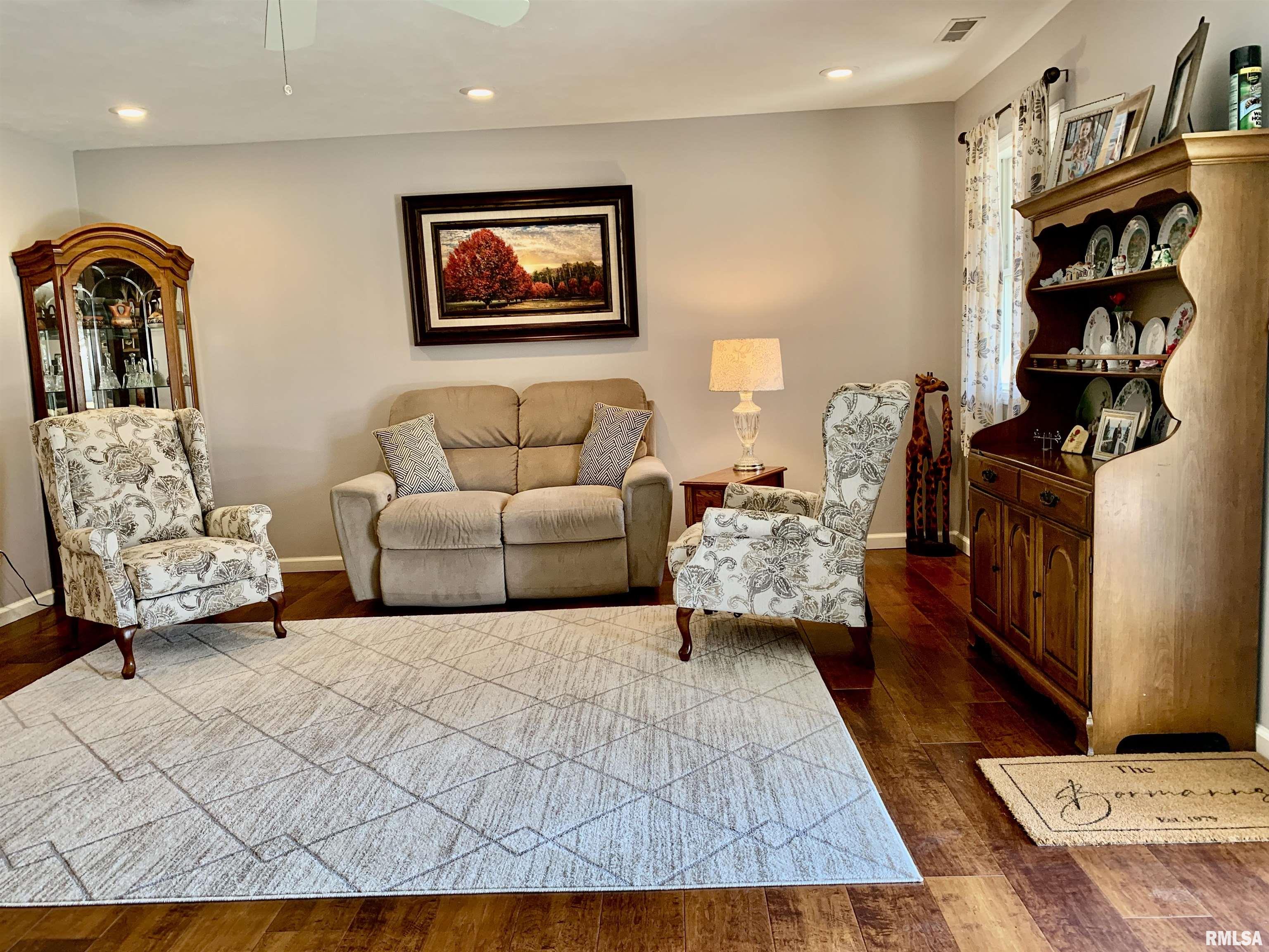 208 Spring Bay Drive, Jacksonville, Illinois image 9
