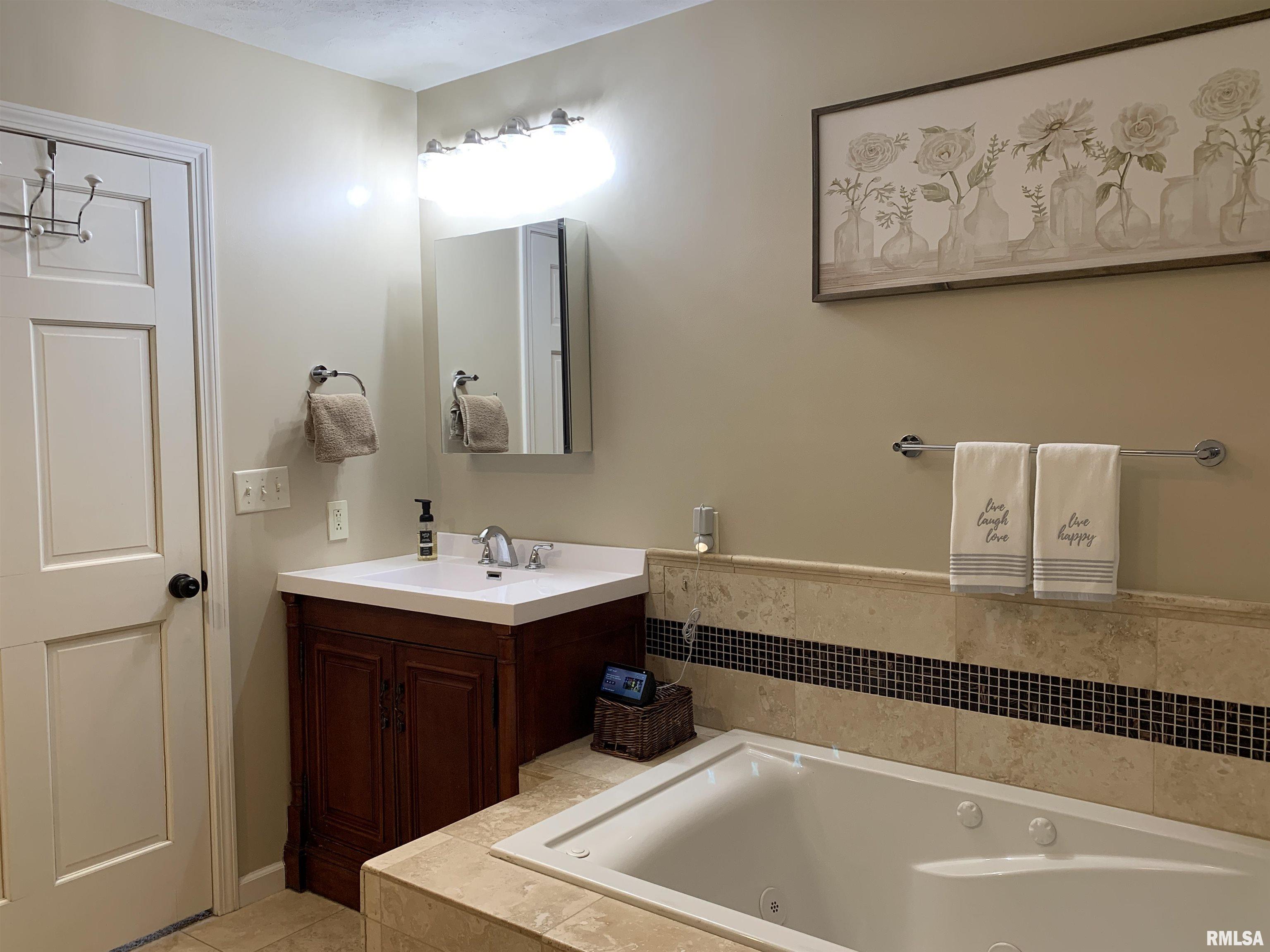 208 Spring Bay Drive, Jacksonville, Illinois image 47