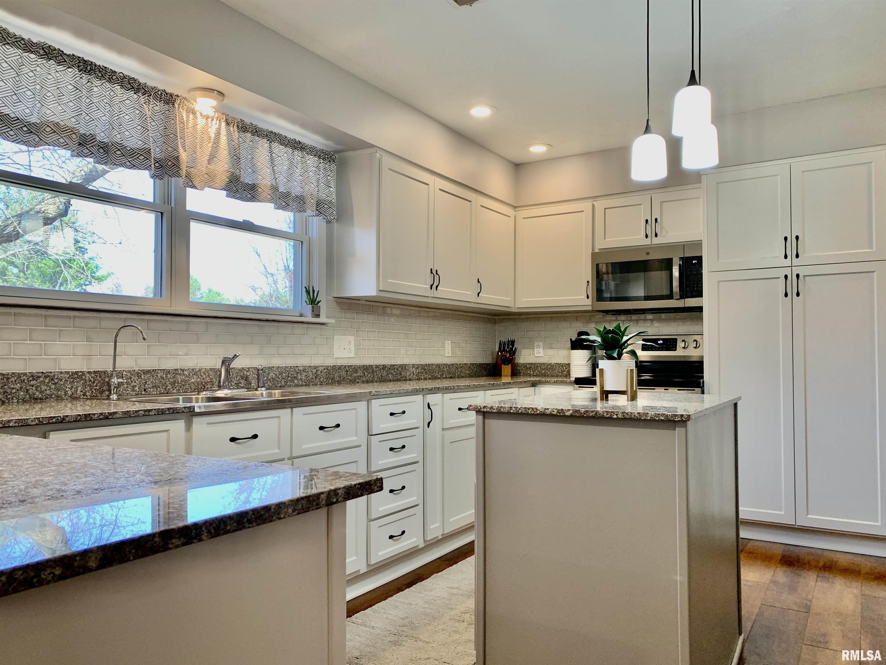 208 Spring Bay Drive, Jacksonville, Illinois image 15