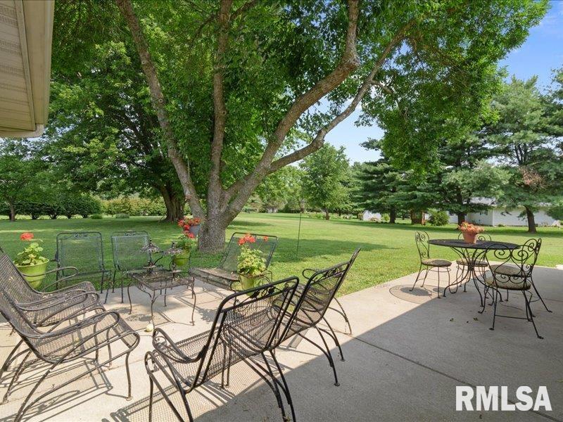 208 Spring Bay Drive, Jacksonville, Illinois image 6