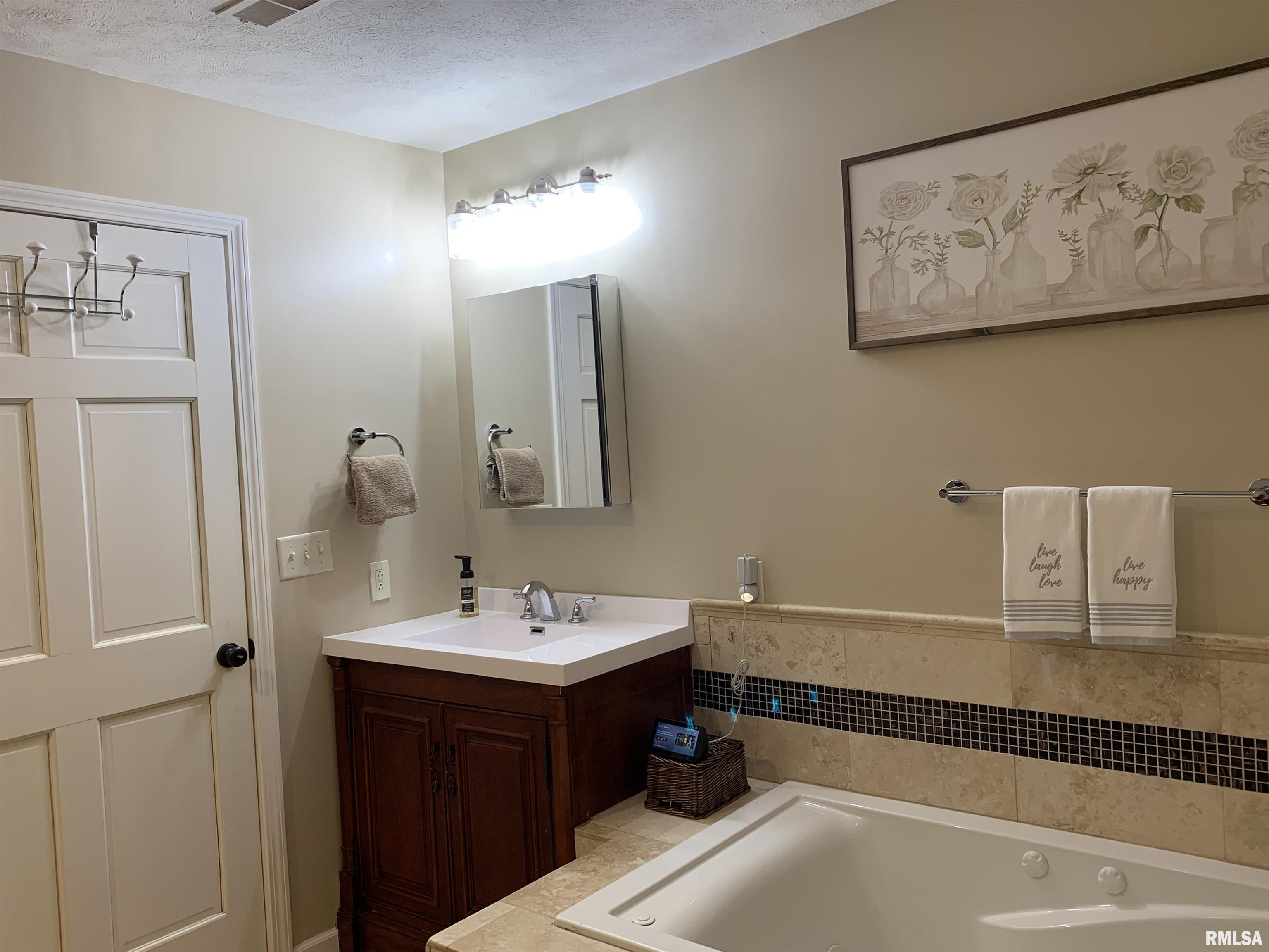 208 Spring Bay Drive, Jacksonville, Illinois image 48