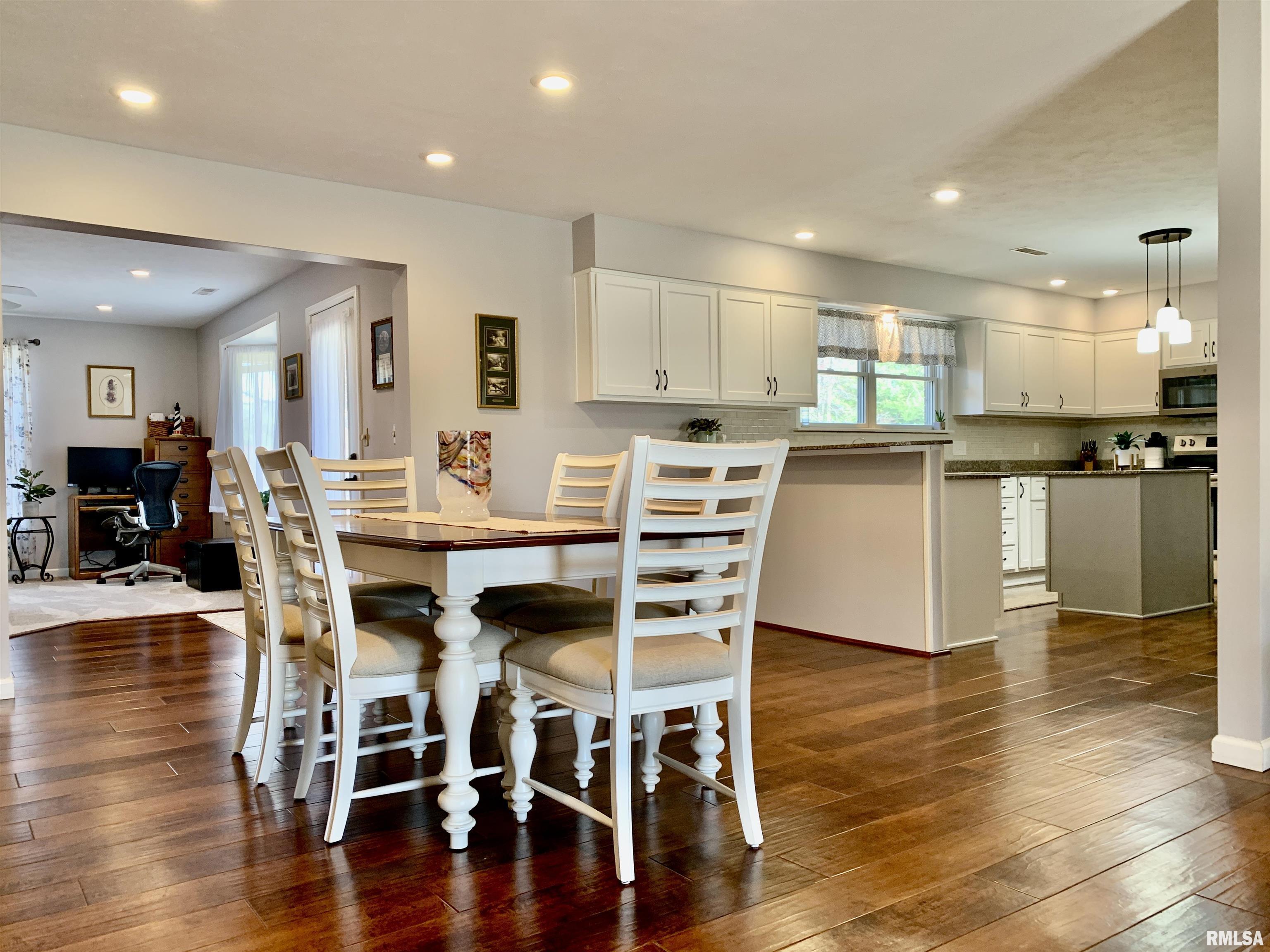 208 Spring Bay Drive, Jacksonville, Illinois image 11