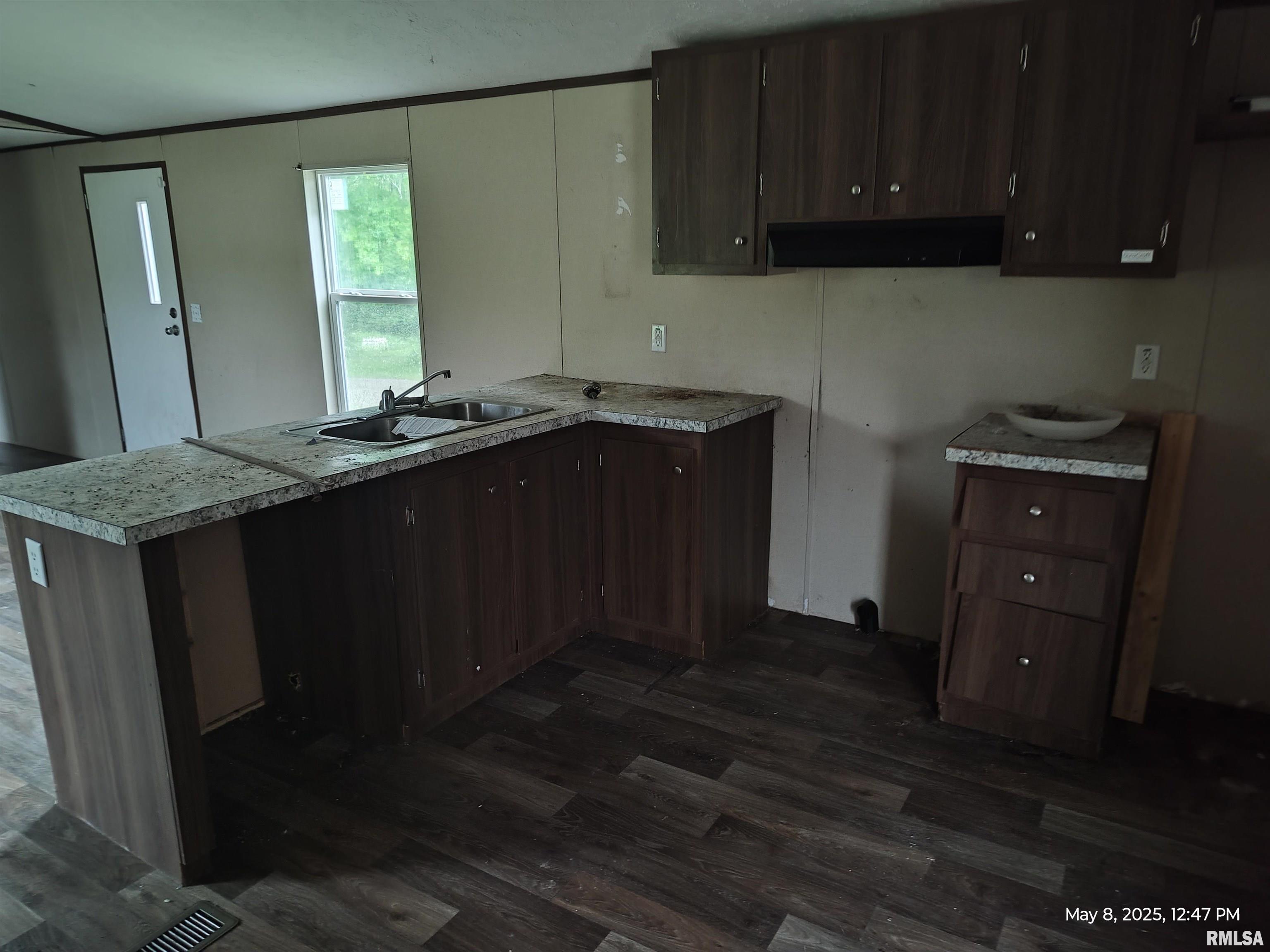 2709 Queens Avenue, Odin, Illinois image 5