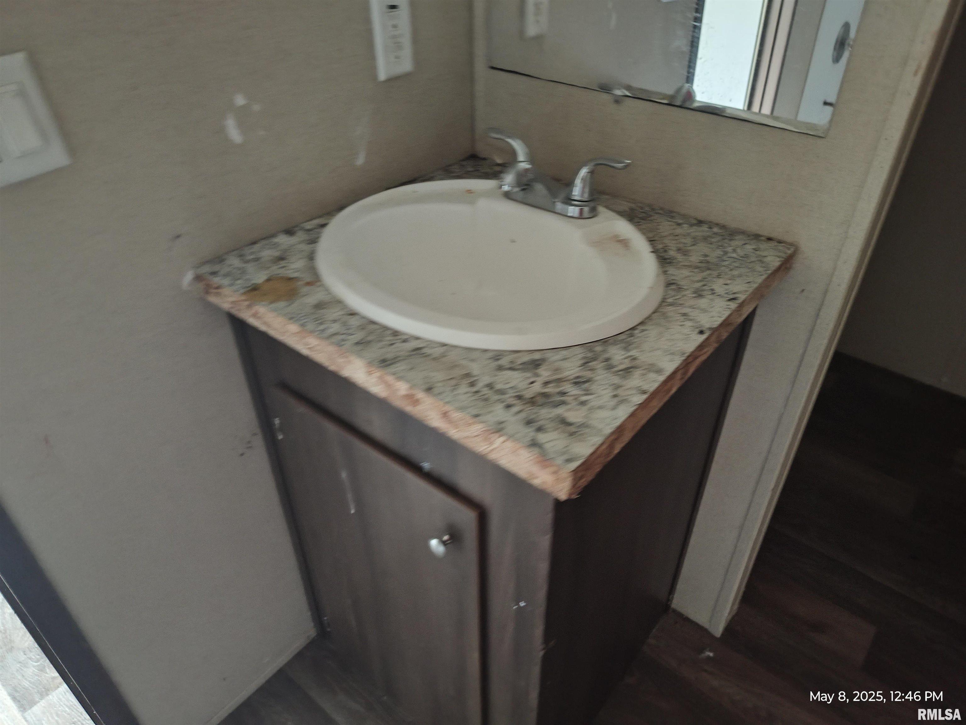2709 Queens Avenue, Odin, Illinois image 8