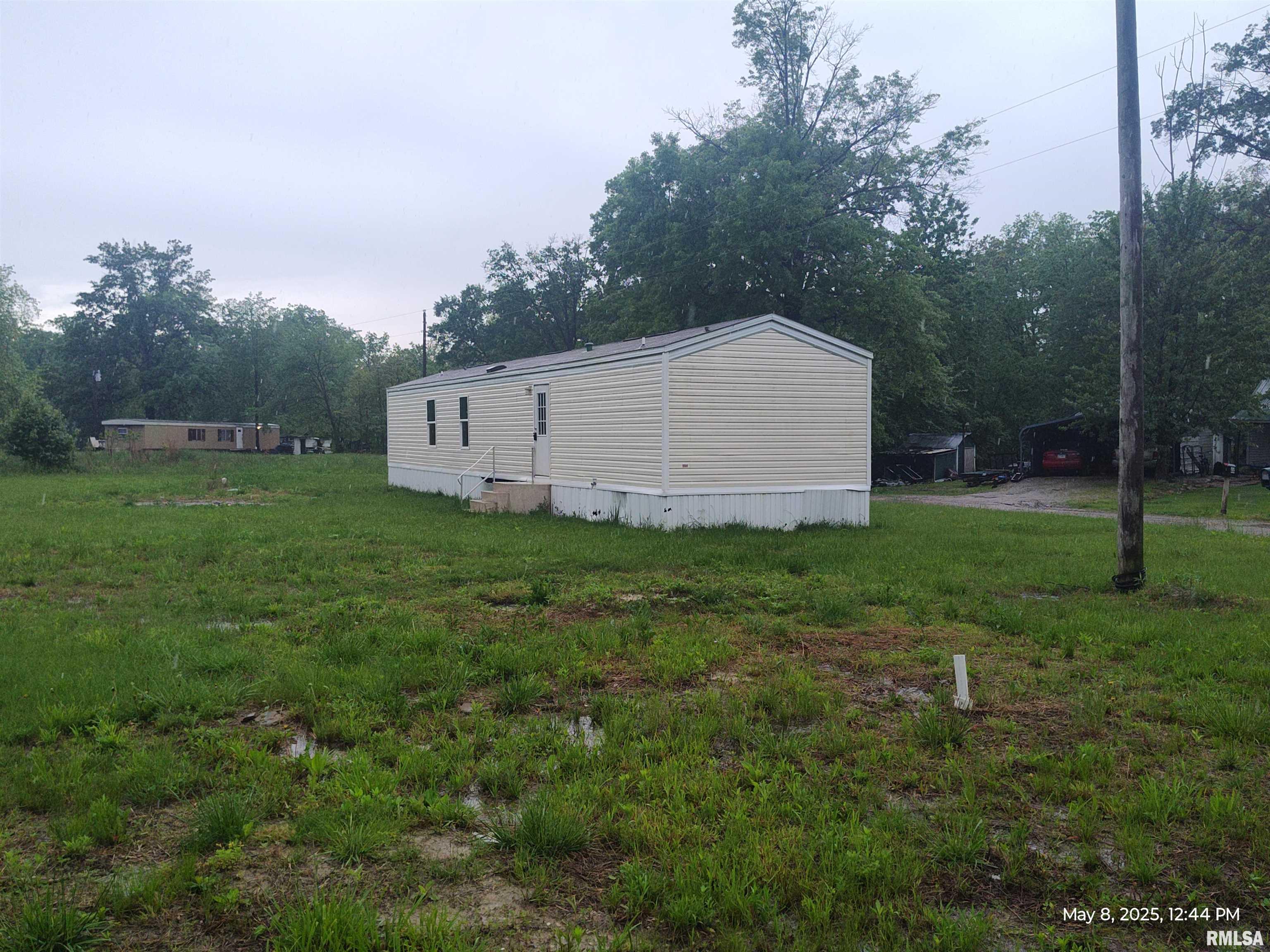 2709 Queens Avenue, Odin, Illinois image 2