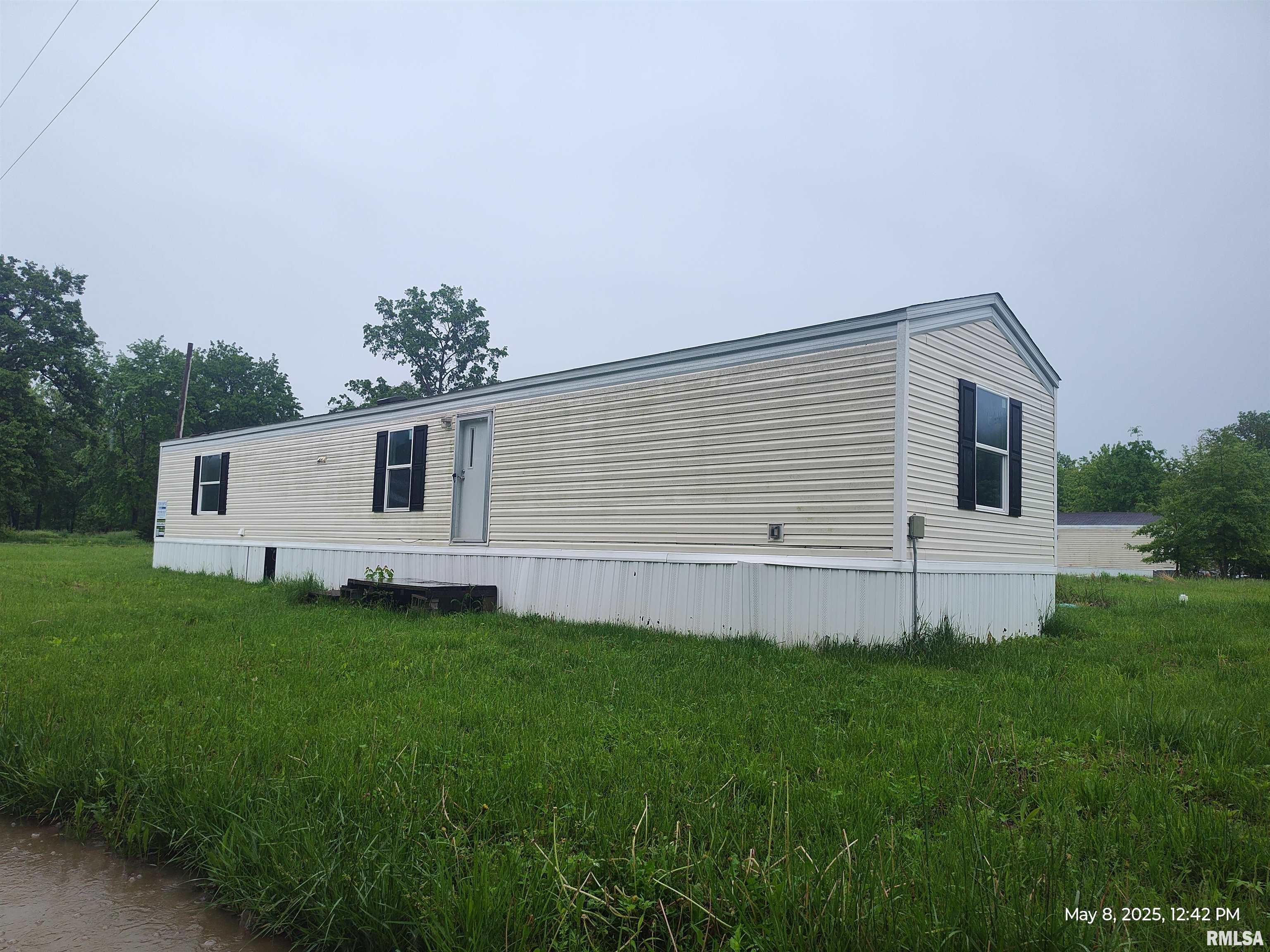 2709 Queens Avenue, Odin, Illinois image 1