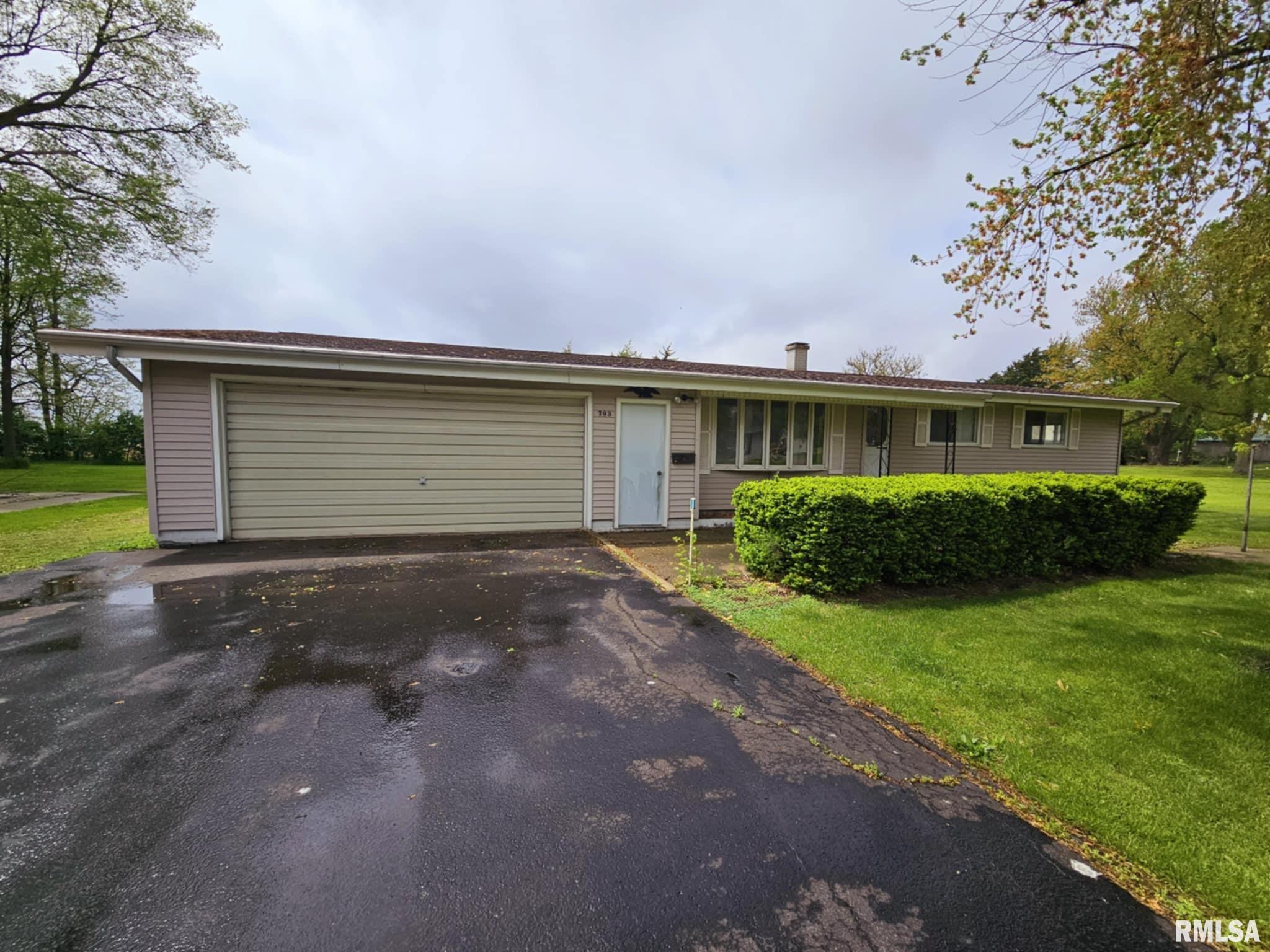 703 S Walnut Street, Delavan, Illinois image 1