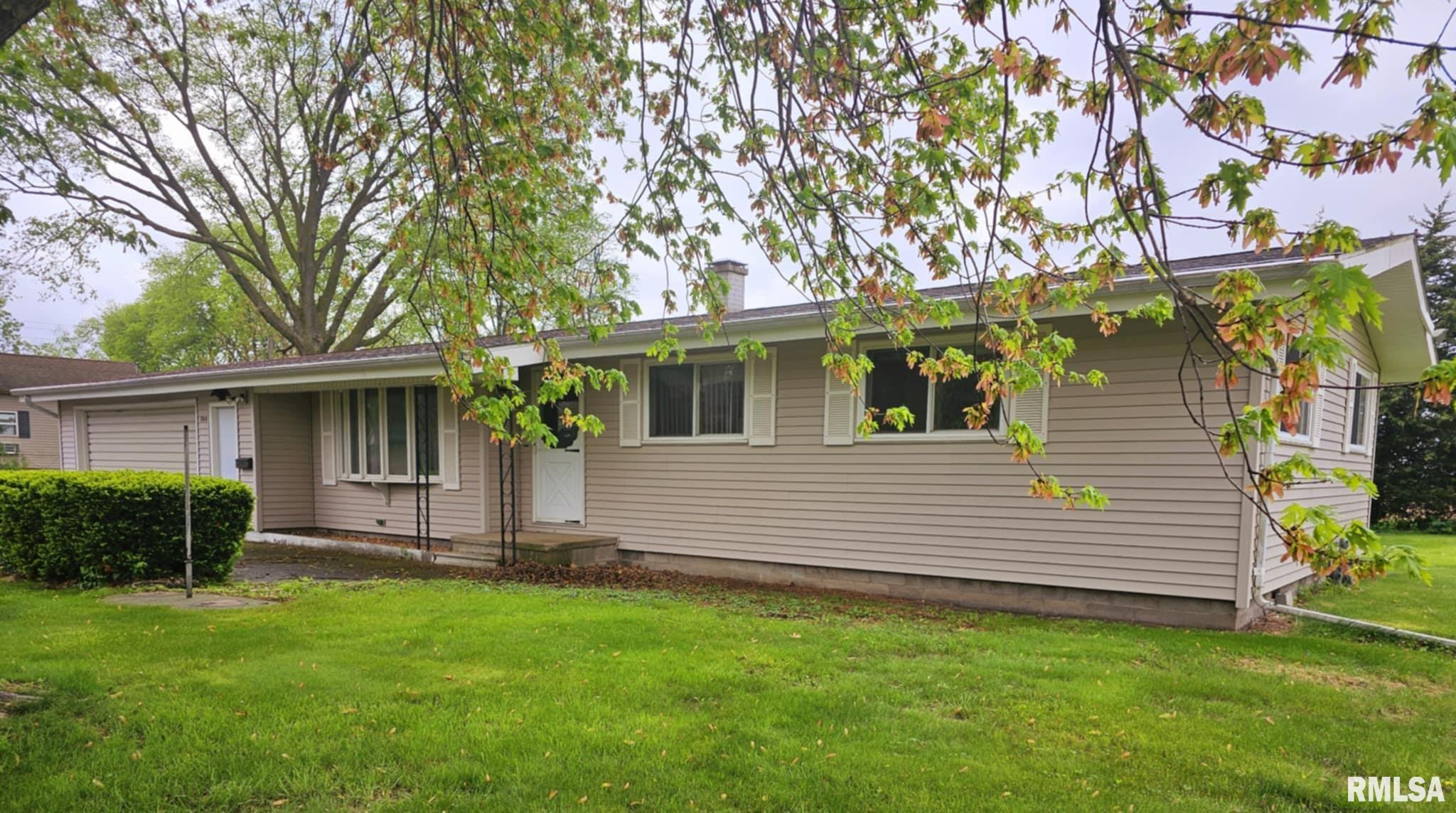 703 S Walnut Street, Delavan, Illinois image 2