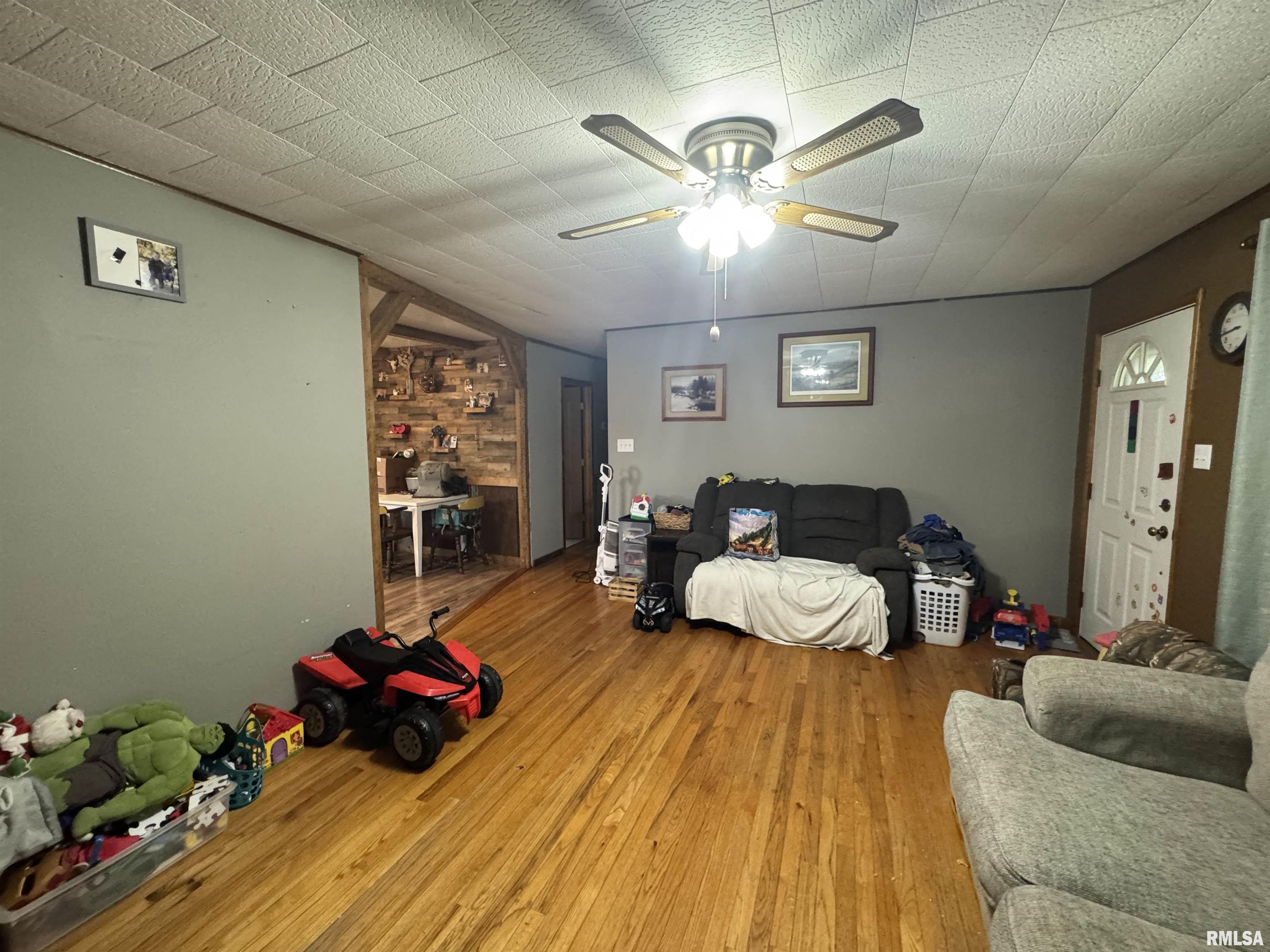 504 Ravenscroft Avenue, Versailles, Illinois image 4