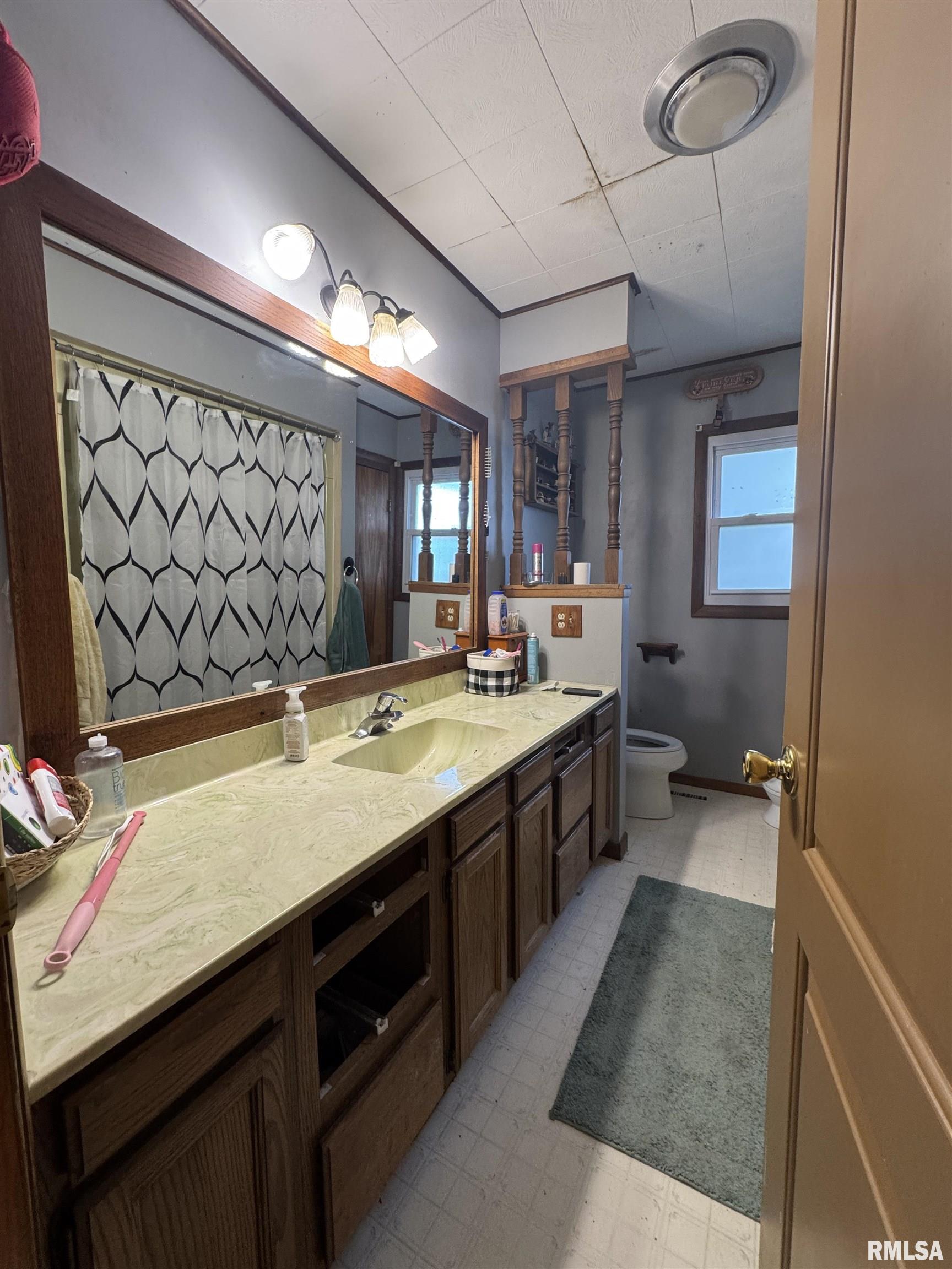 504 Ravenscroft Avenue, Versailles, Illinois image 5