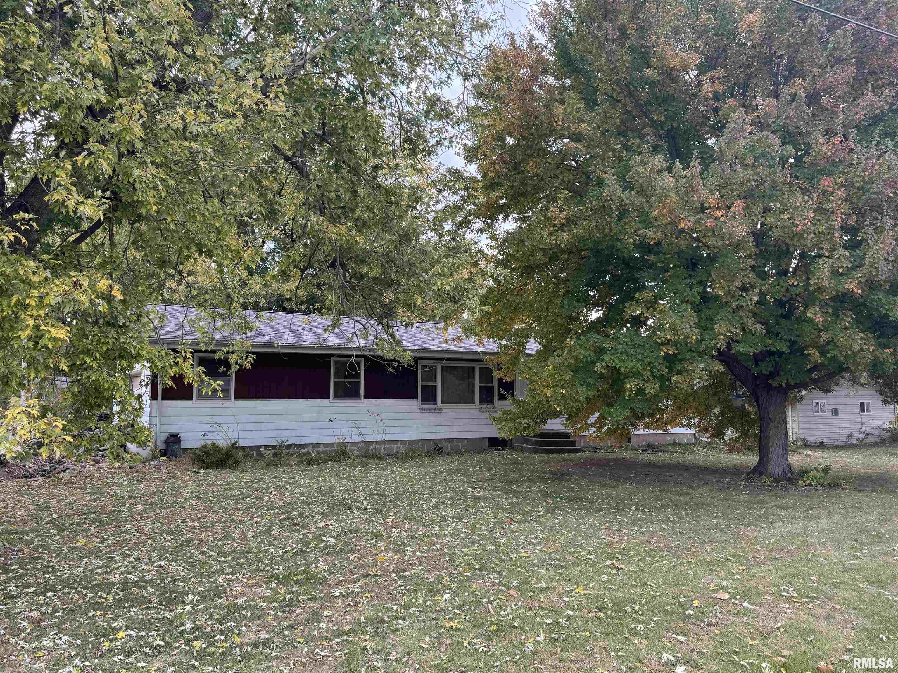 504 Ravenscroft Avenue, Versailles, Illinois image 1