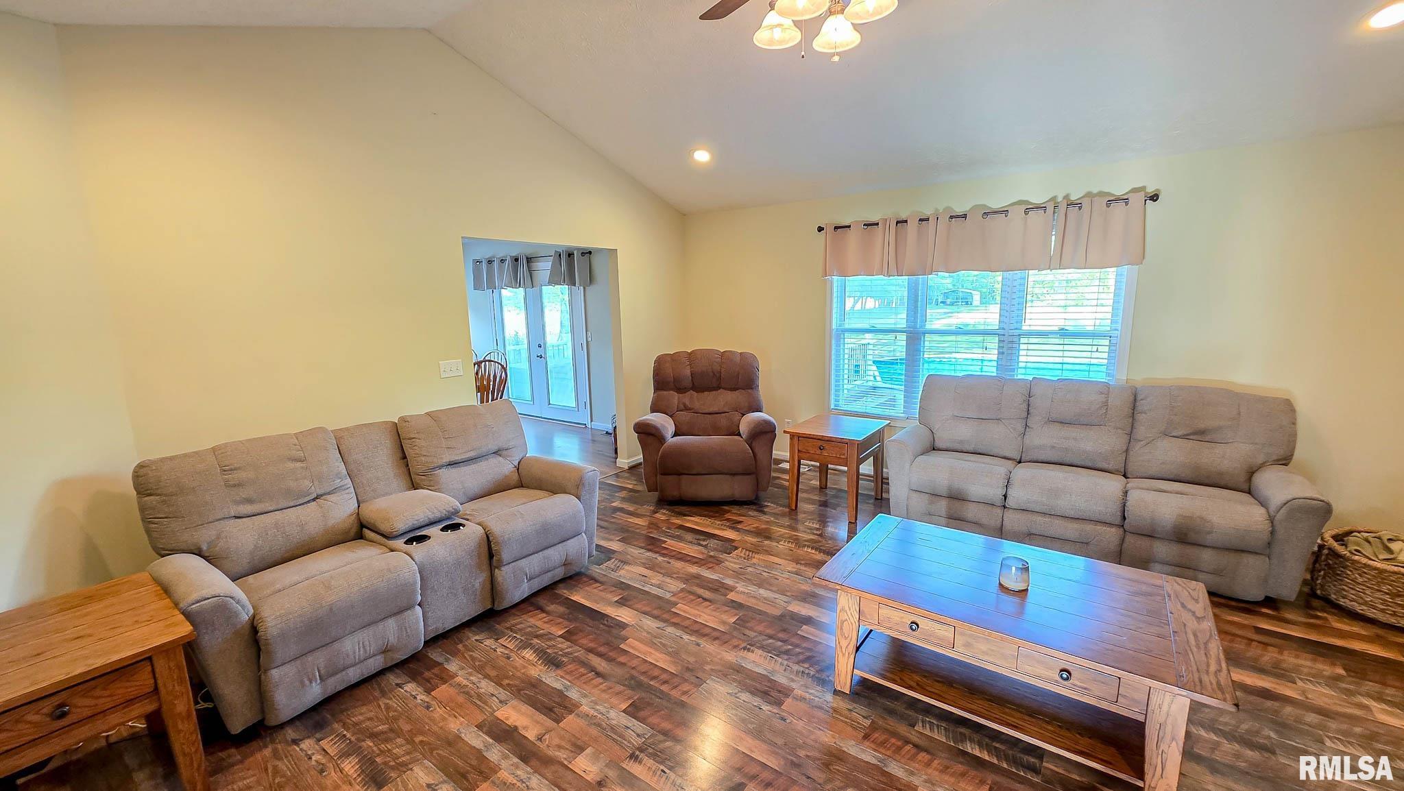 11964 Strawberry Road, Carbondale, Illinois image 6