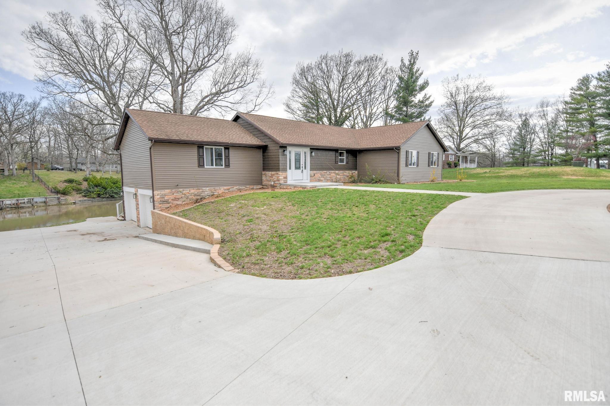 3516 E Lakeshore Drive, Taylorville, Illinois image 23