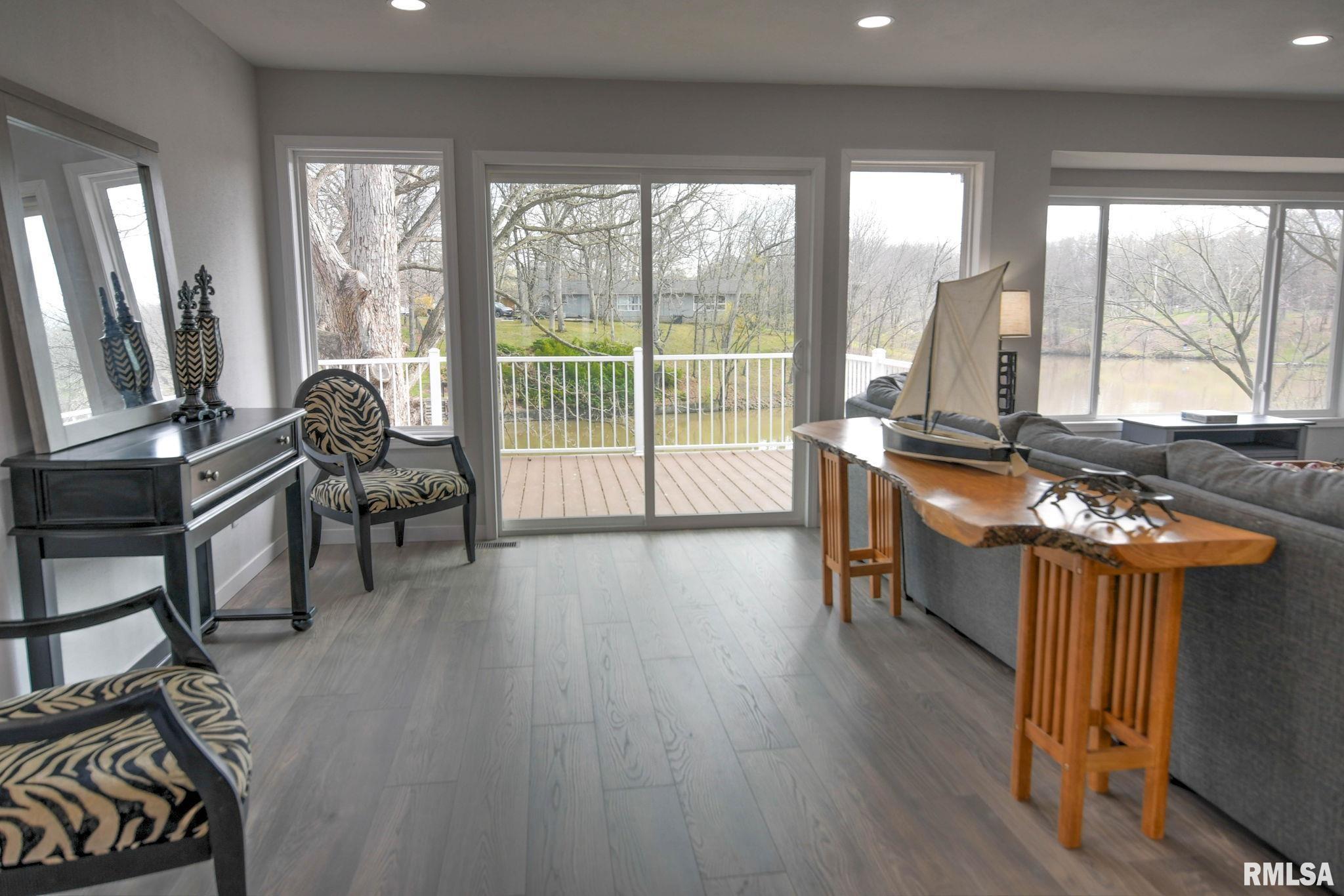 3516 E Lakeshore Drive, Taylorville, Illinois image 4