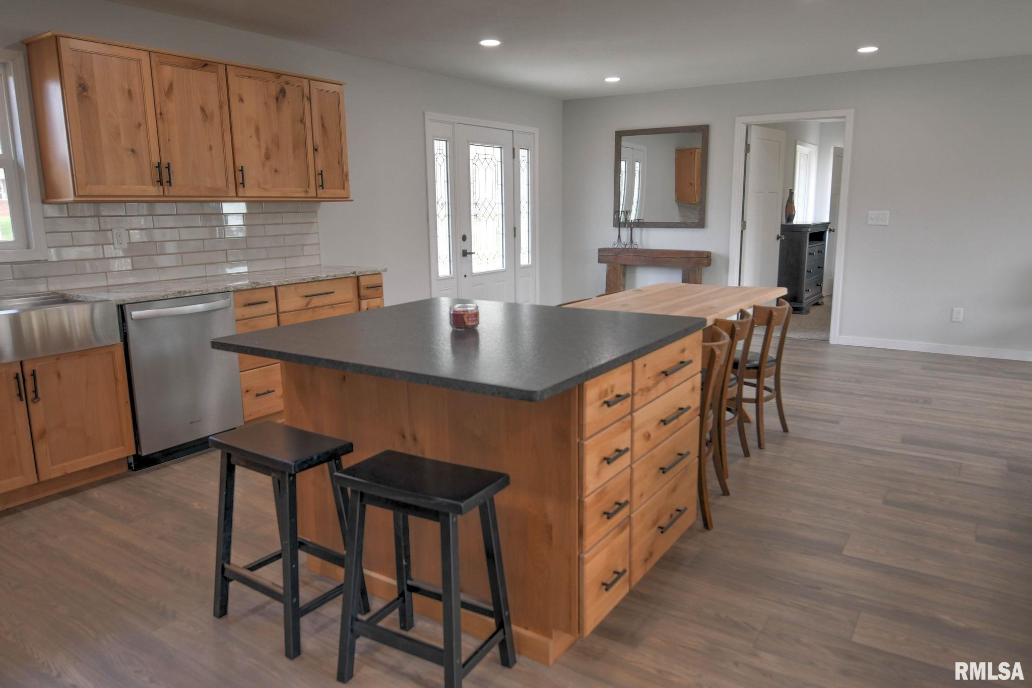 3516 E Lakeshore Drive, Taylorville, Illinois image 8