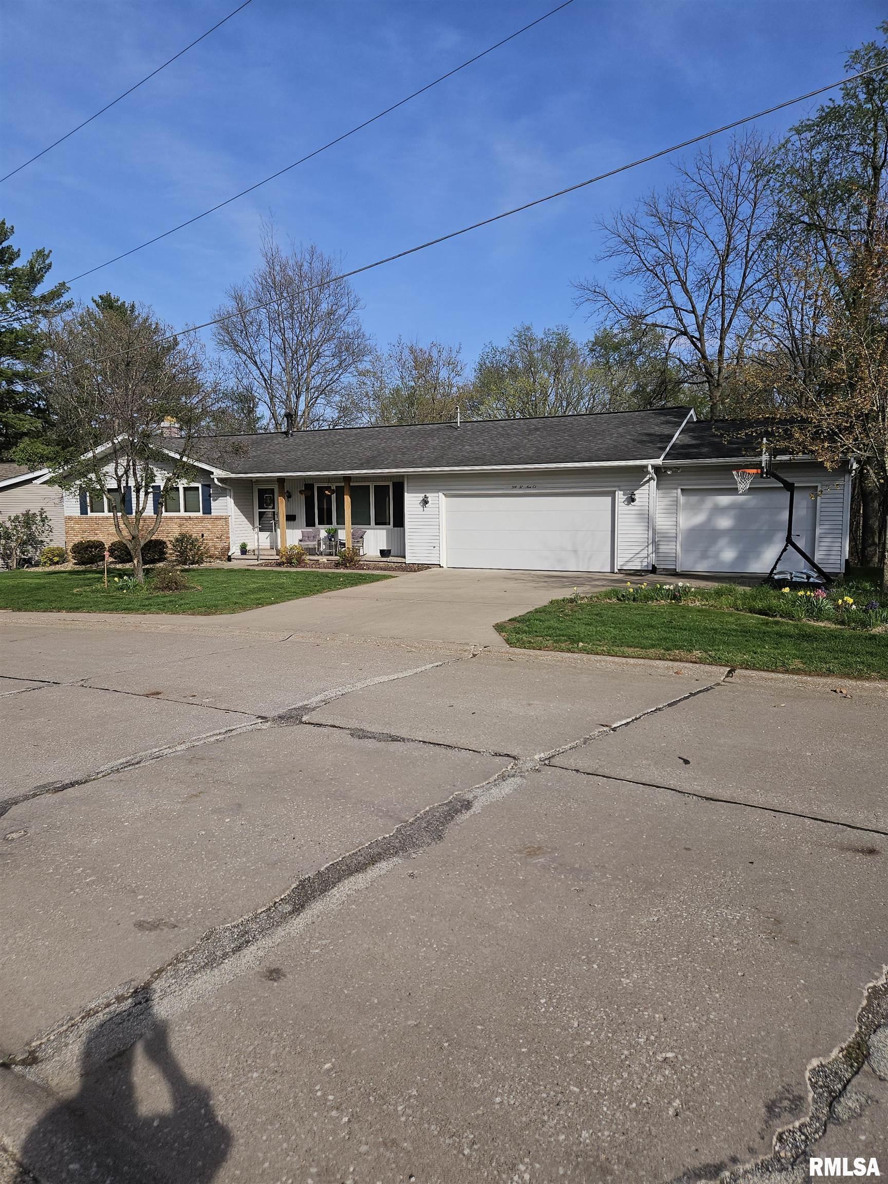 914 32nd Avenue Court, Moline, Illinois image 1