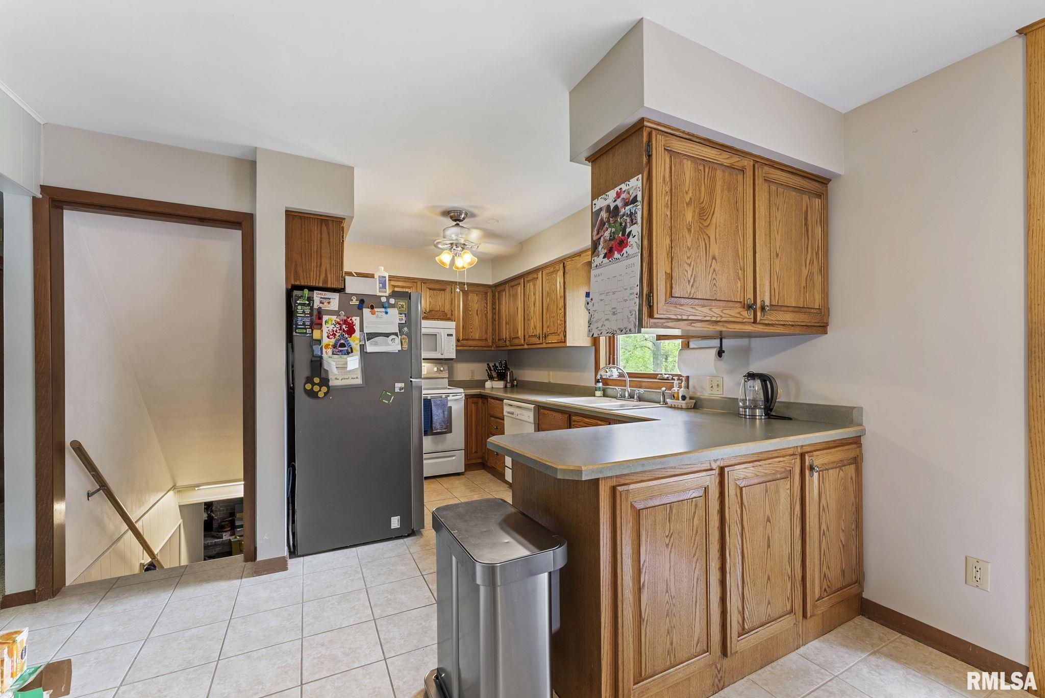 914 32nd Avenue Court, Moline, Illinois image 4