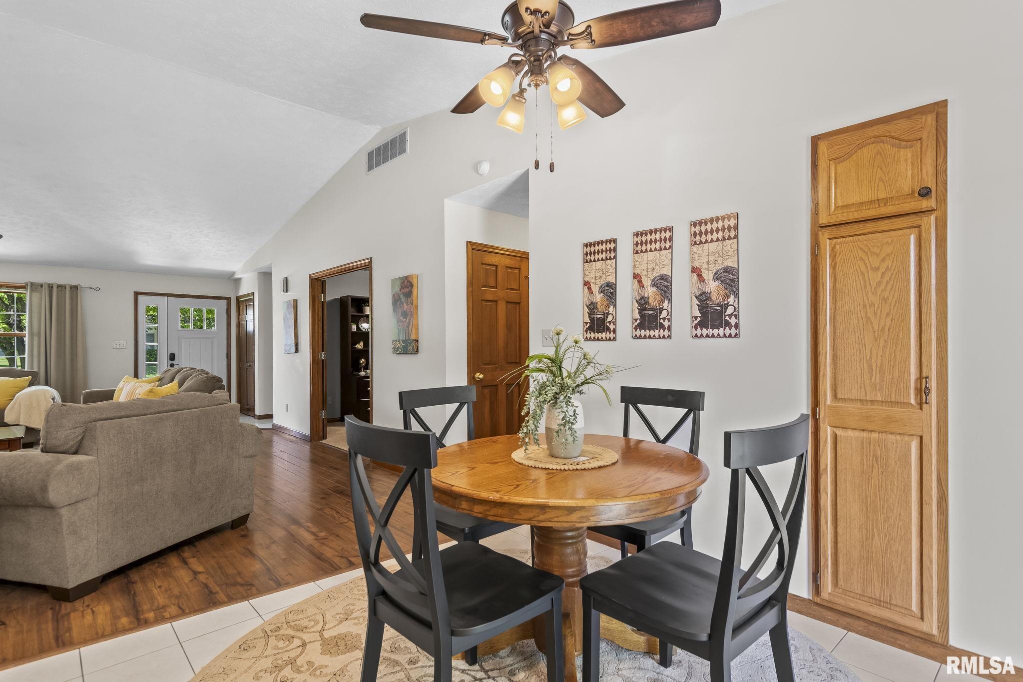 3920 Brandonshire Drive, Springfield, Illinois image 14