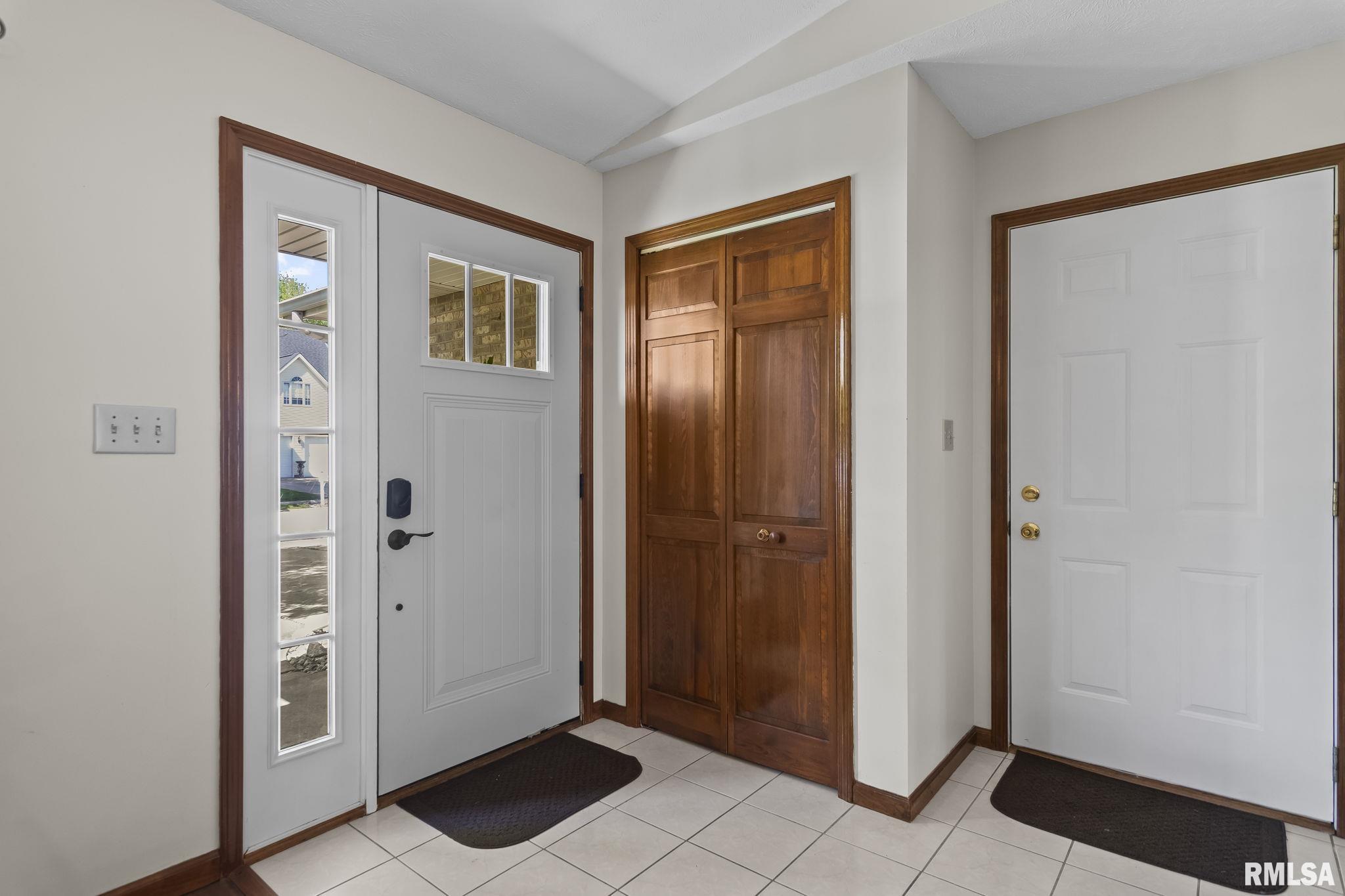 3920 Brandonshire Drive, Springfield, Illinois image 4