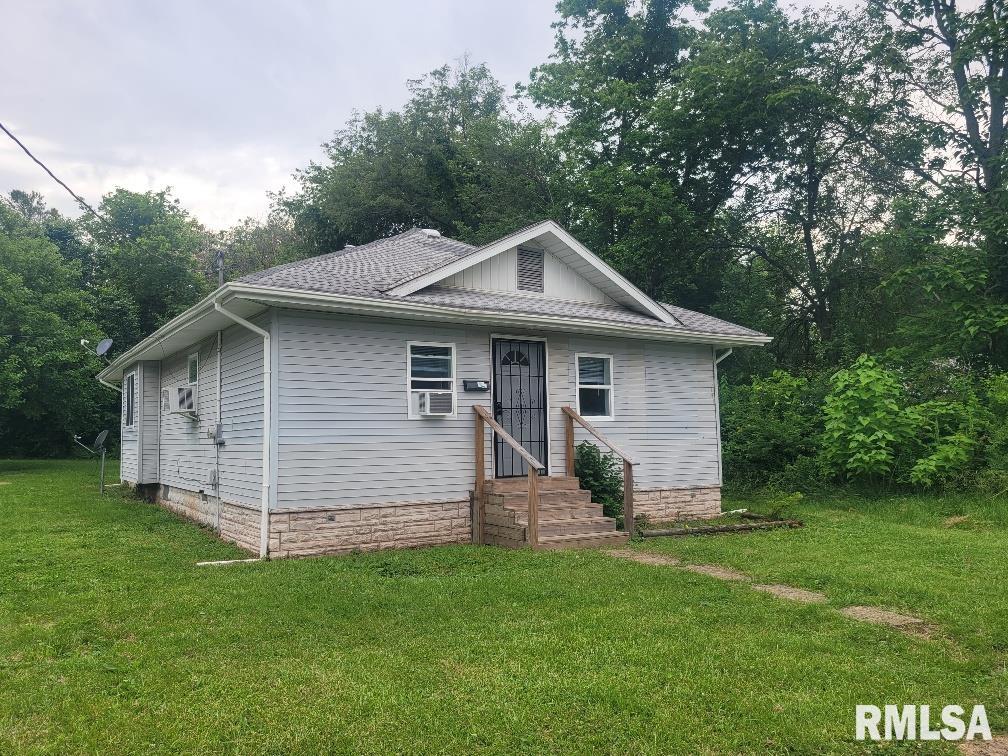 301 N Stotlar Street, Benton, Illinois image 1
