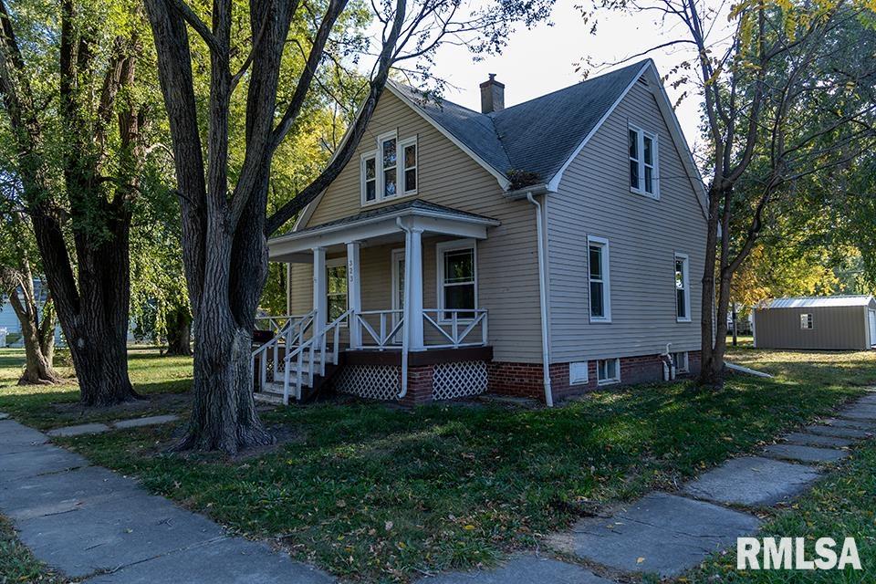 323 N Pine Street, Nokomis, Illinois image 1