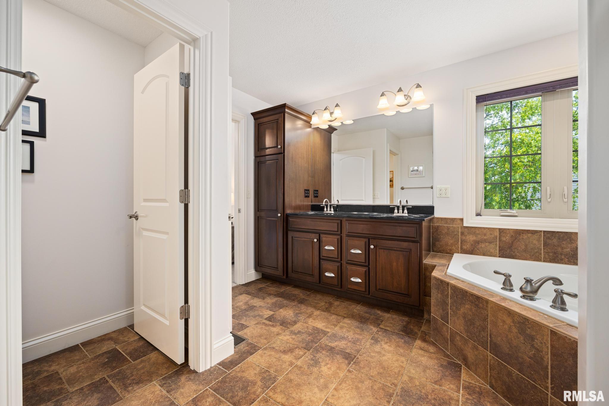441 Coral Drive, Morton, Illinois image 36