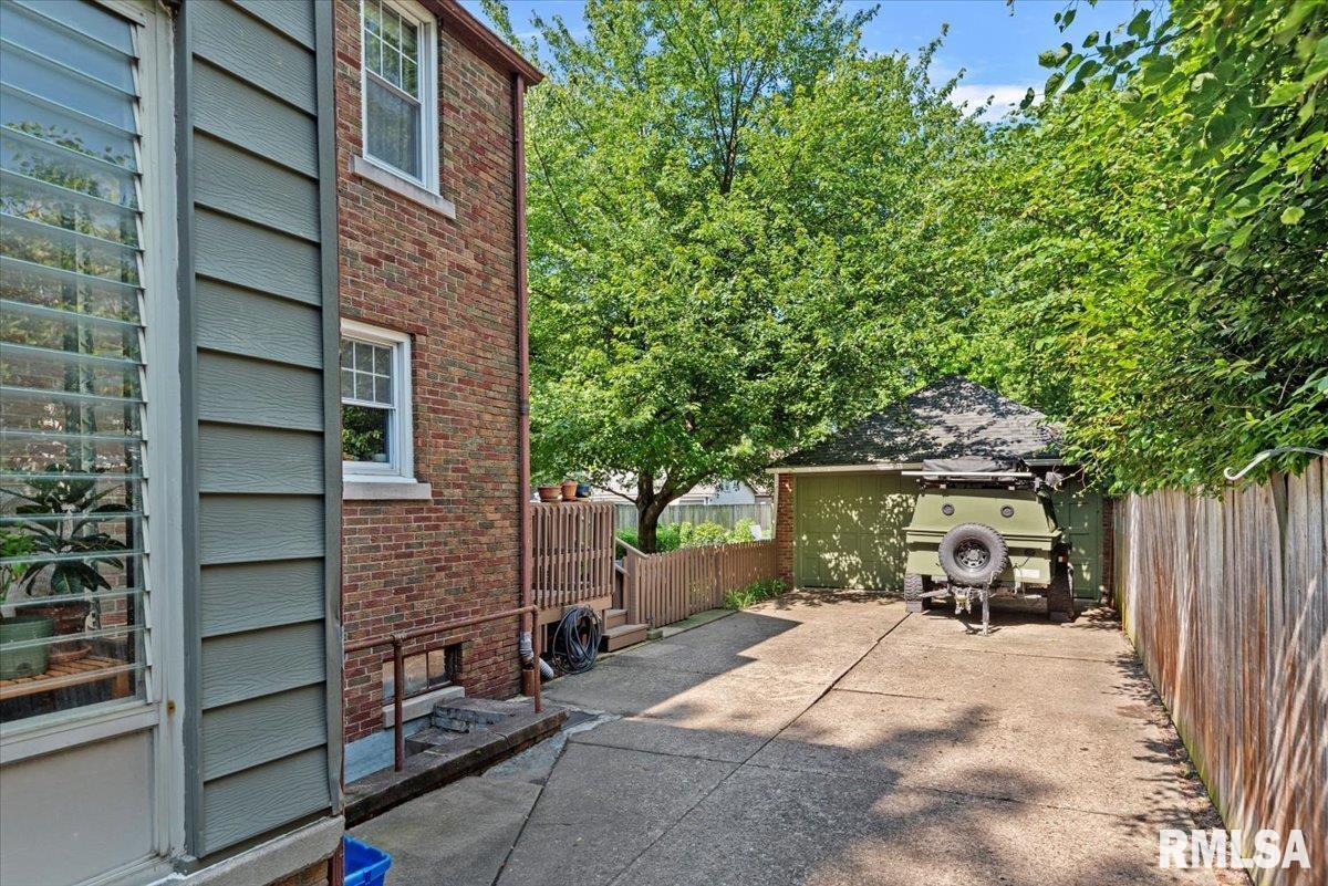 825 S Walnut Street, Springfield, Illinois image 34
