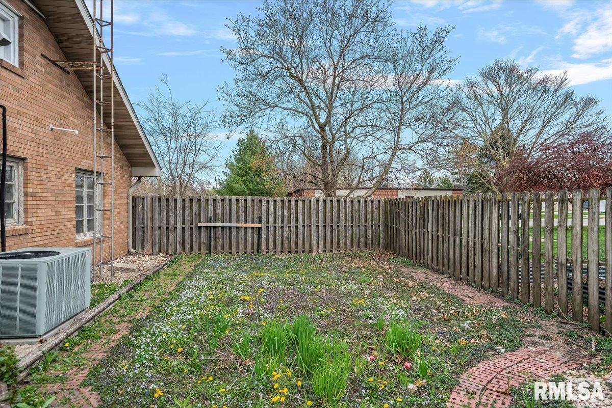 203 N Olive Street, New Berlin, Illinois image 34