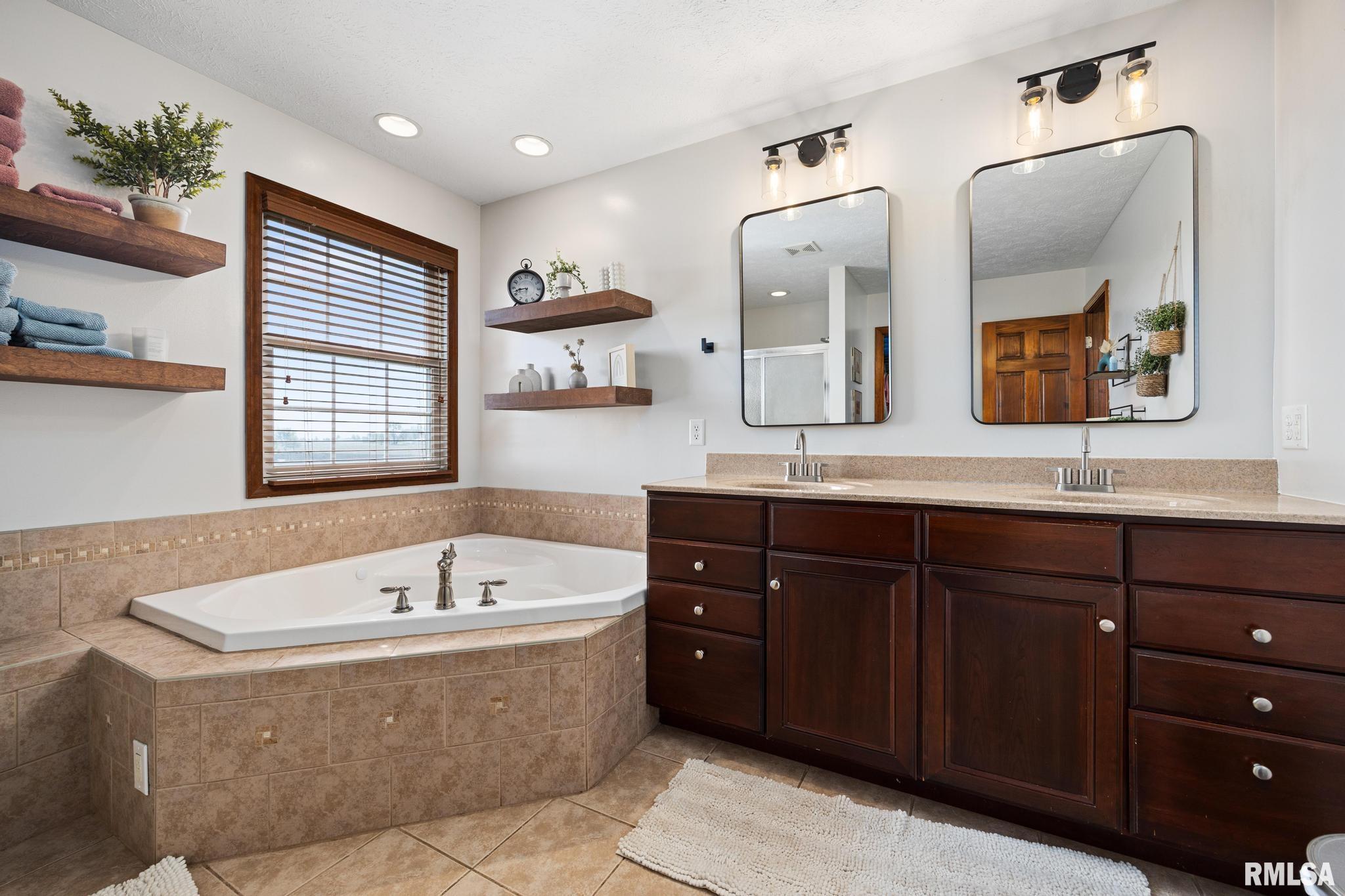 1101 N Pine Street, El Paso, Illinois image 33
