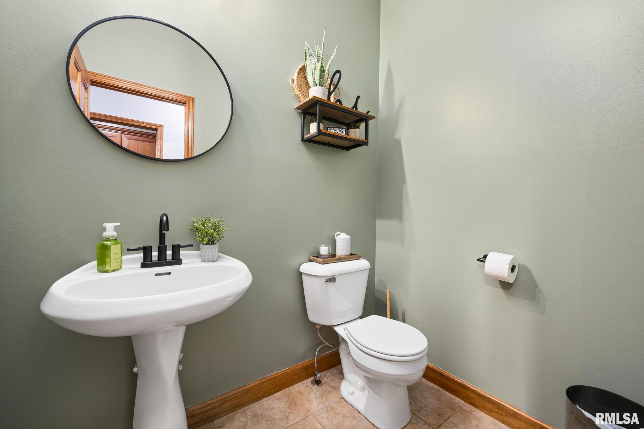 1101 N Pine Street, El Paso, Illinois image 18