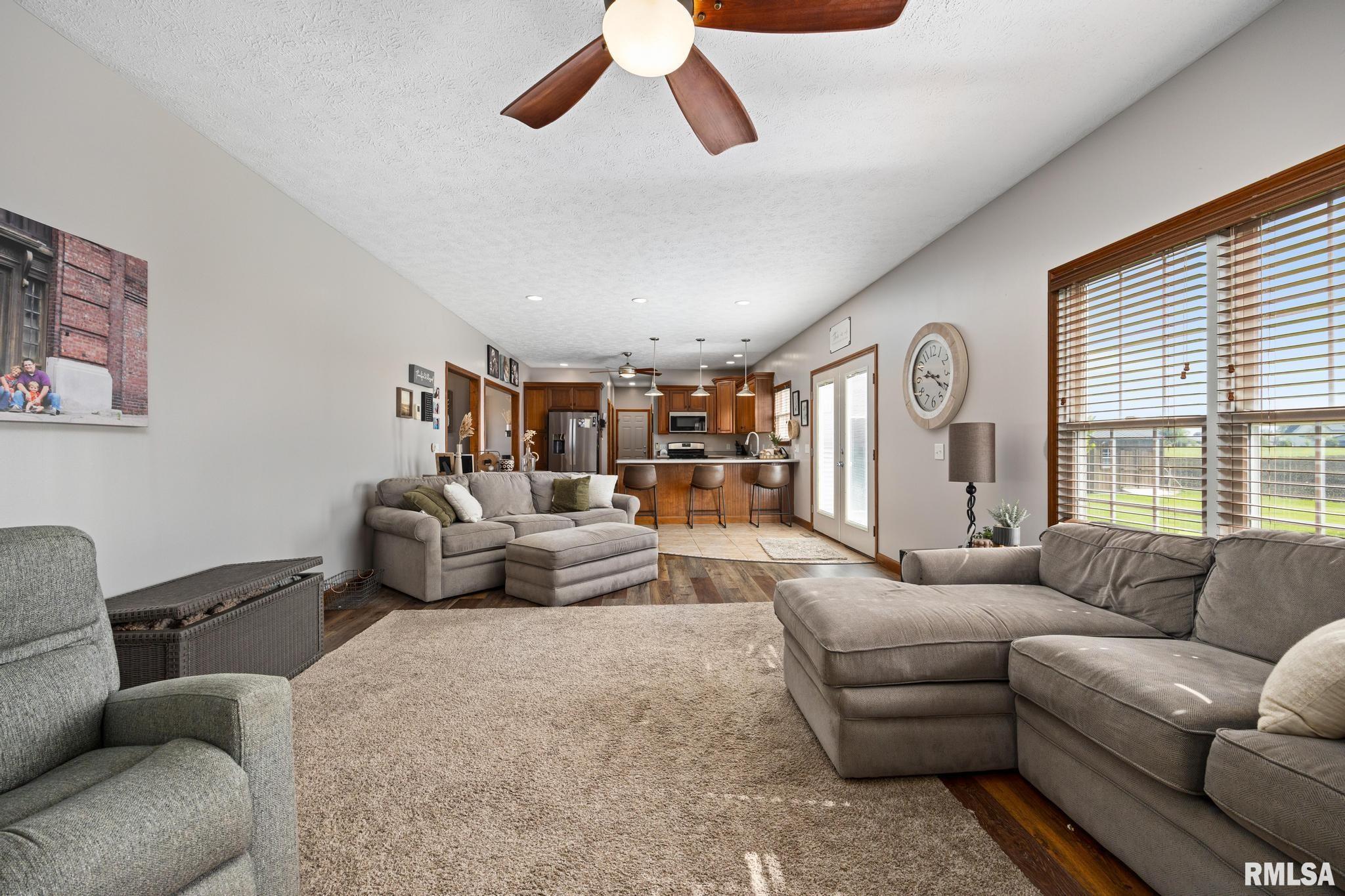 1101 N Pine Street, El Paso, Illinois image 14