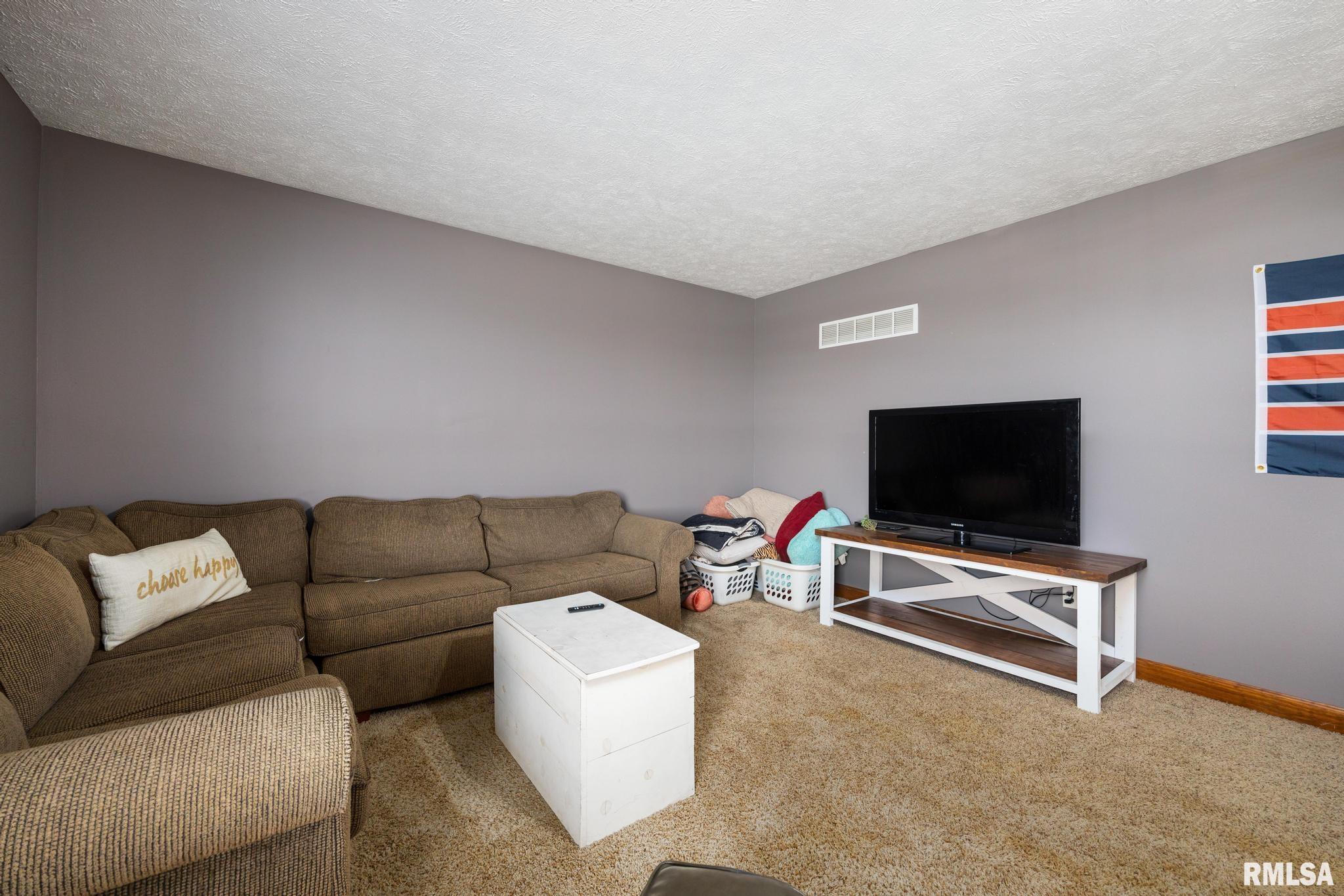 1101 N Pine Street, El Paso, Illinois image 44