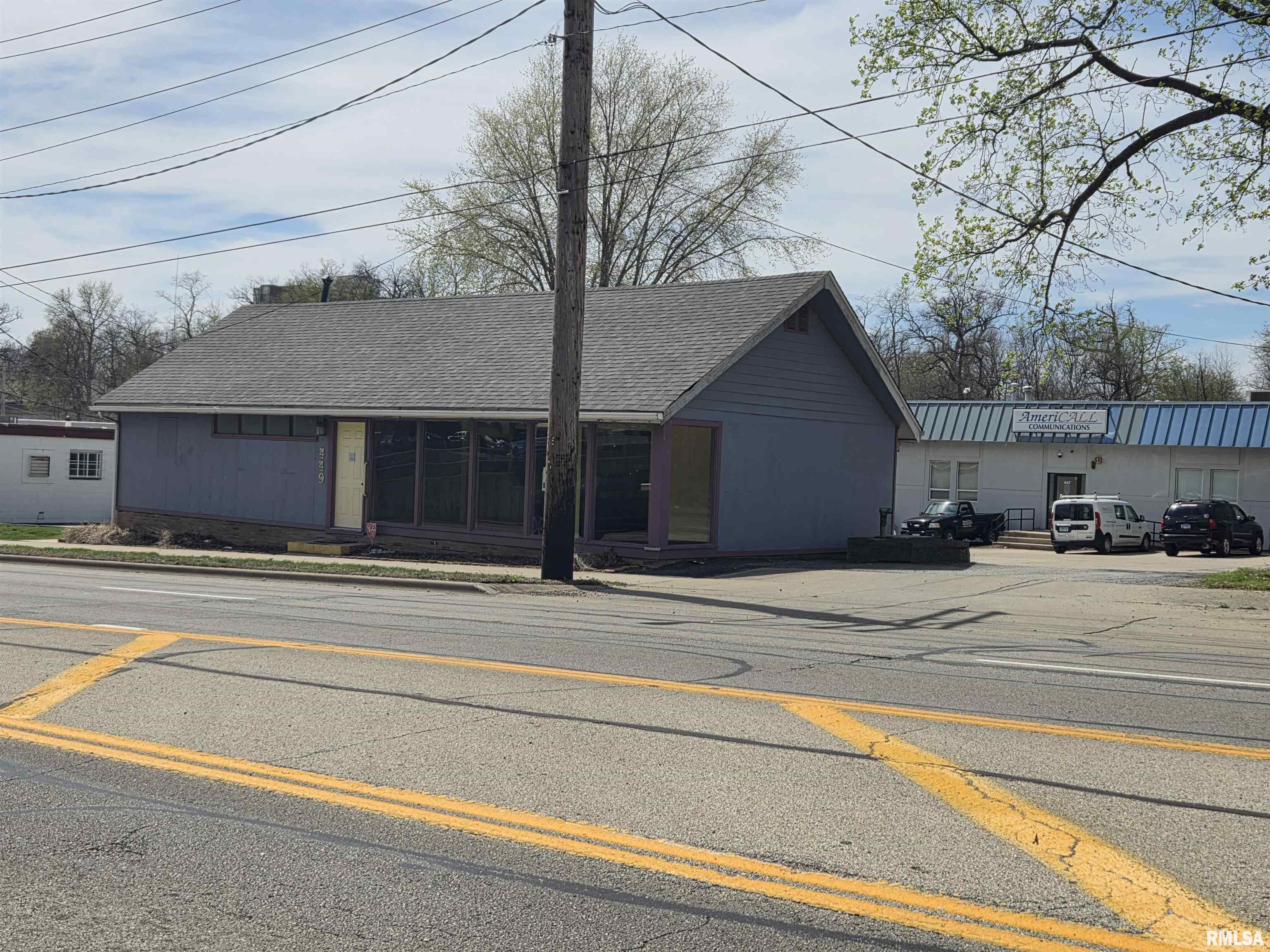 Photo 1 of 13 — 449 N WALNUT Street, Springfield, IL 62702