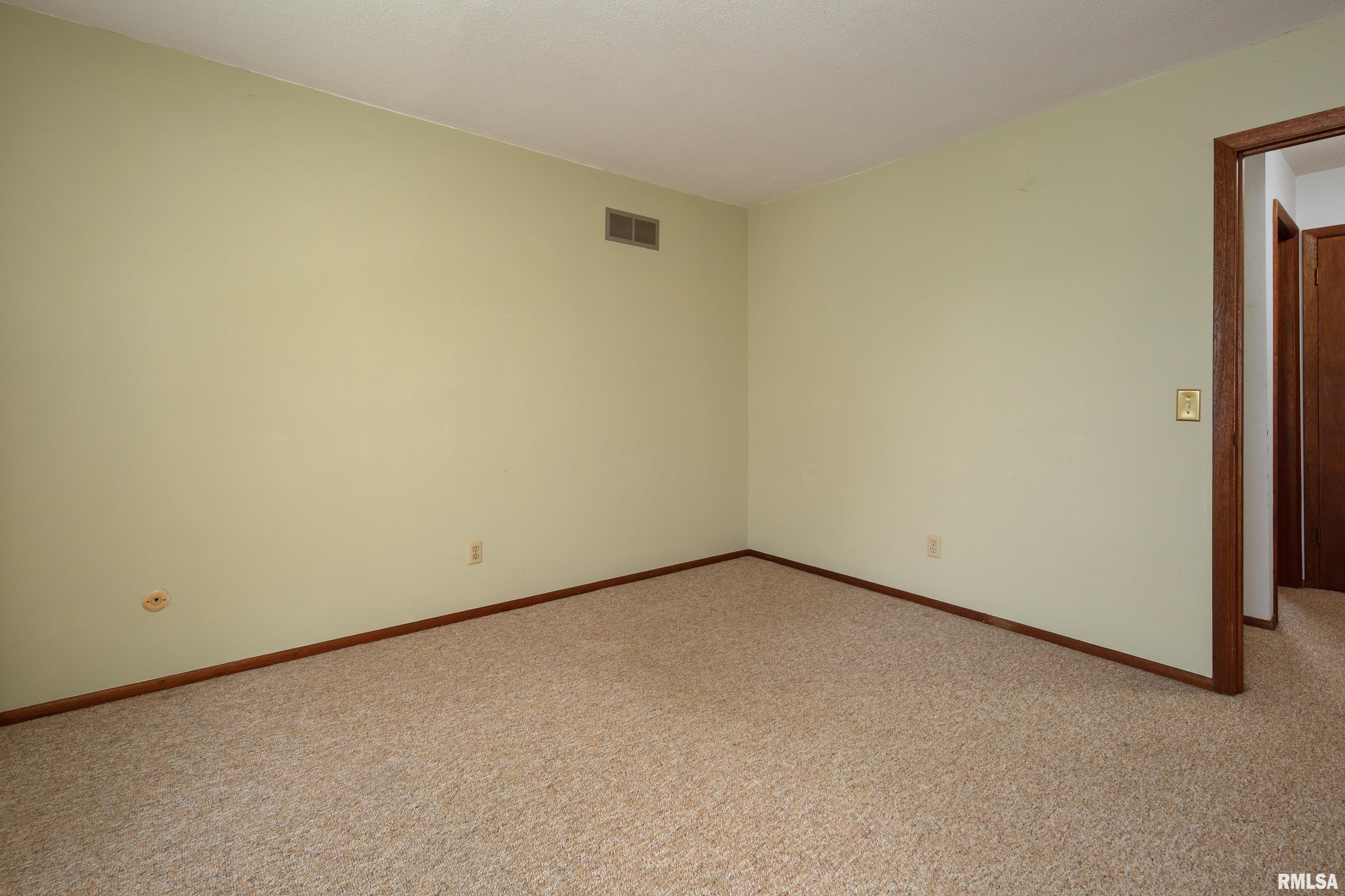 1328 N Stark Street, Davenport, Iowa image 25