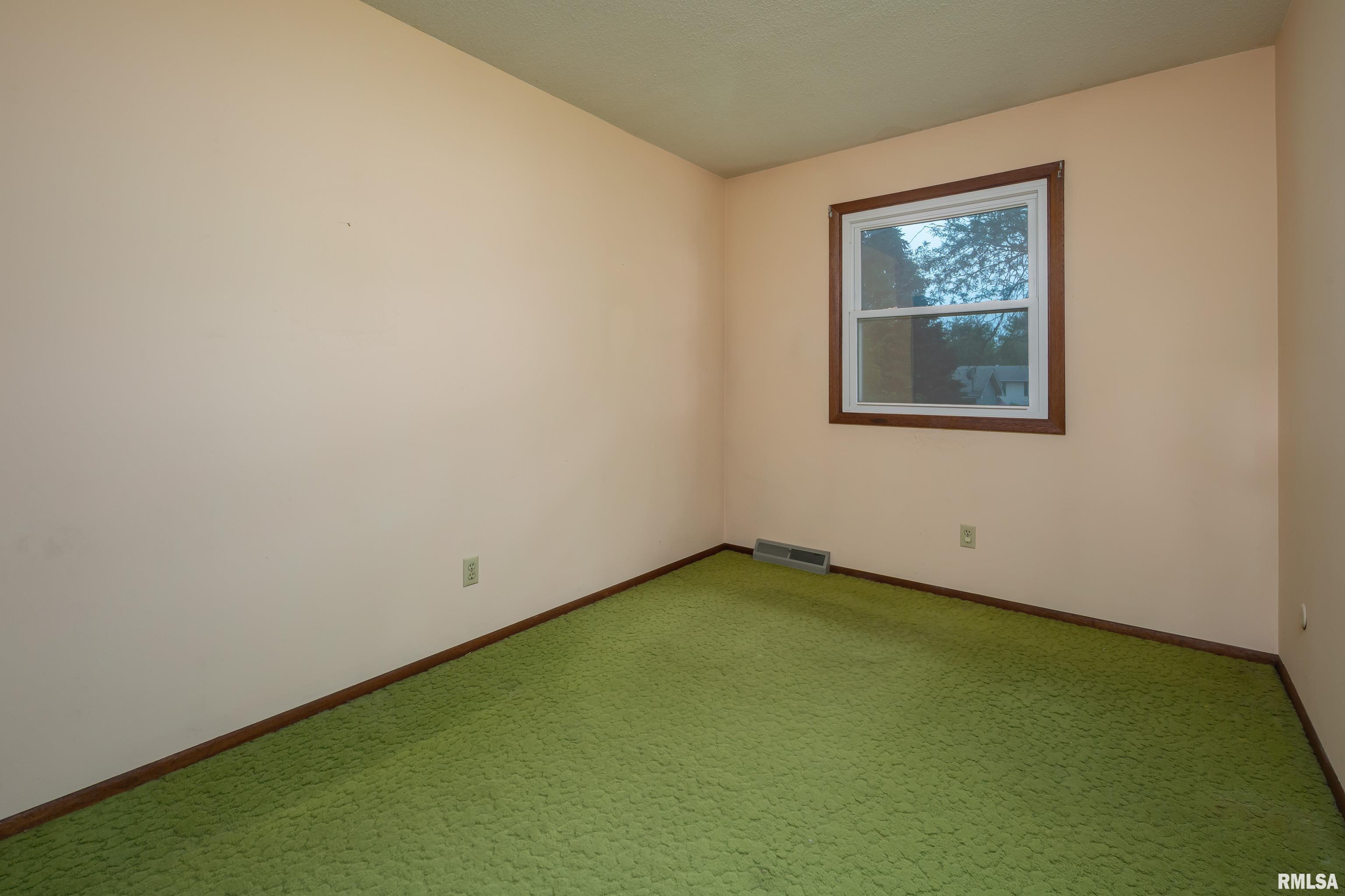 1328 N Stark Street, Davenport, Iowa image 19