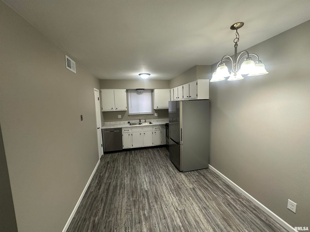 Photo of 2915 W Cannes Drive #A, Peoria, IL 61615 (MLS # PA1261965)