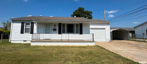 Homes For Sale - 404 E Carter Street<br/> Williamson County, Marion, IL 62959
