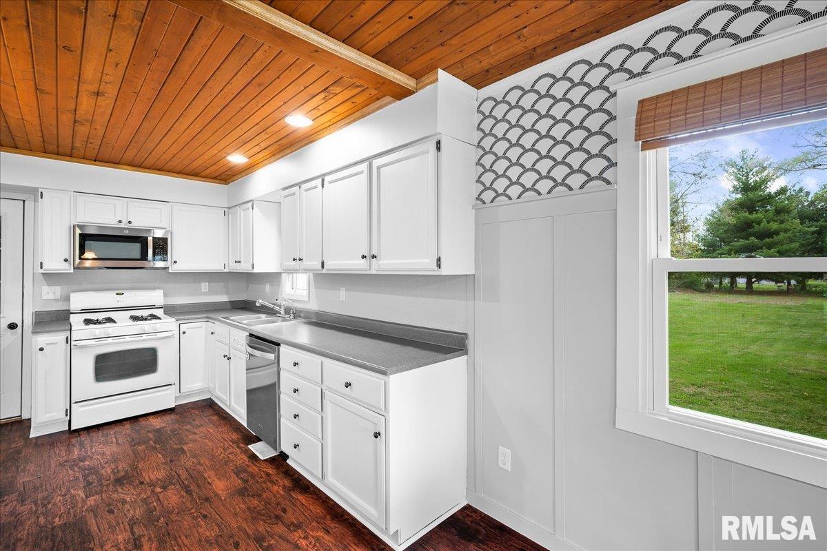 216 Falcon Drive, Green Valley, Illinois image 10