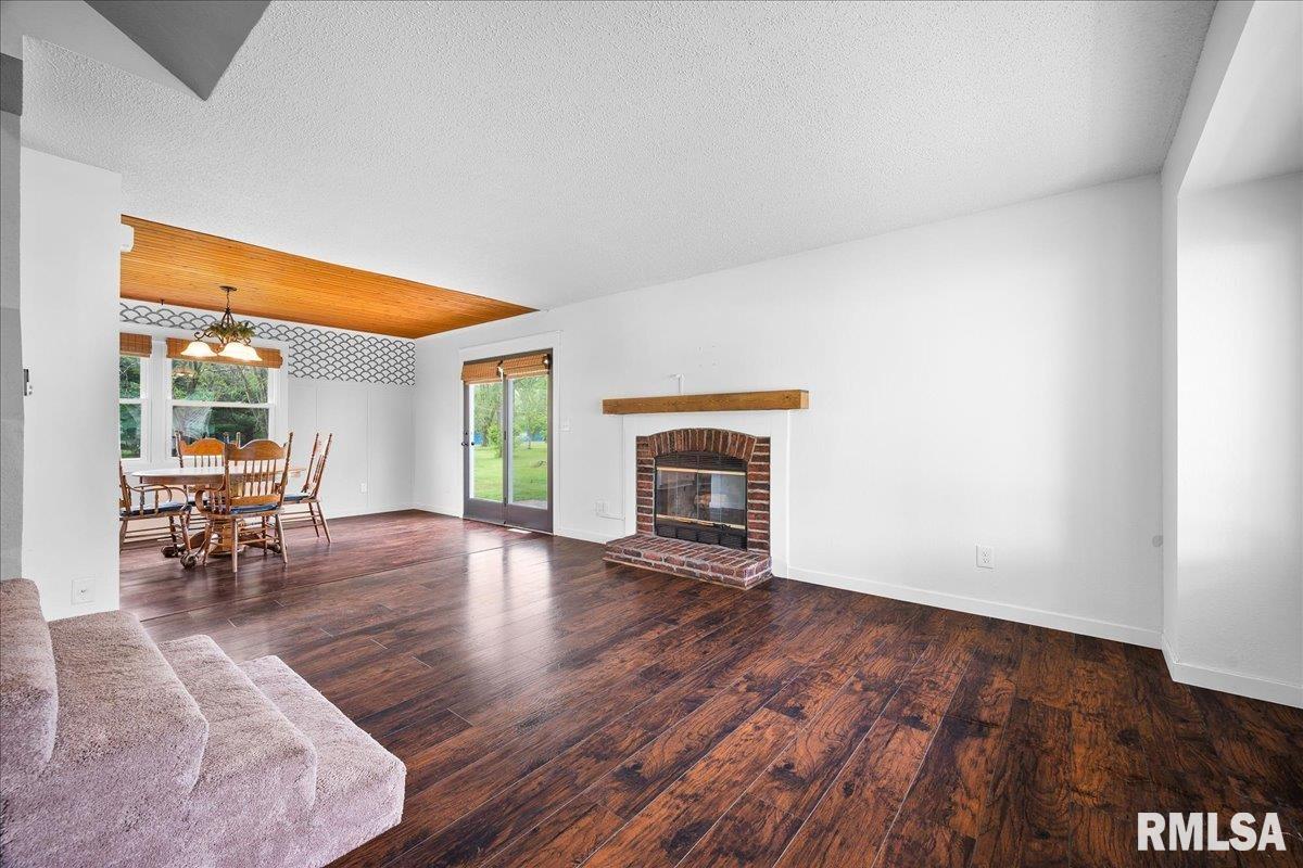 216 Falcon Drive, Green Valley, Illinois image 5