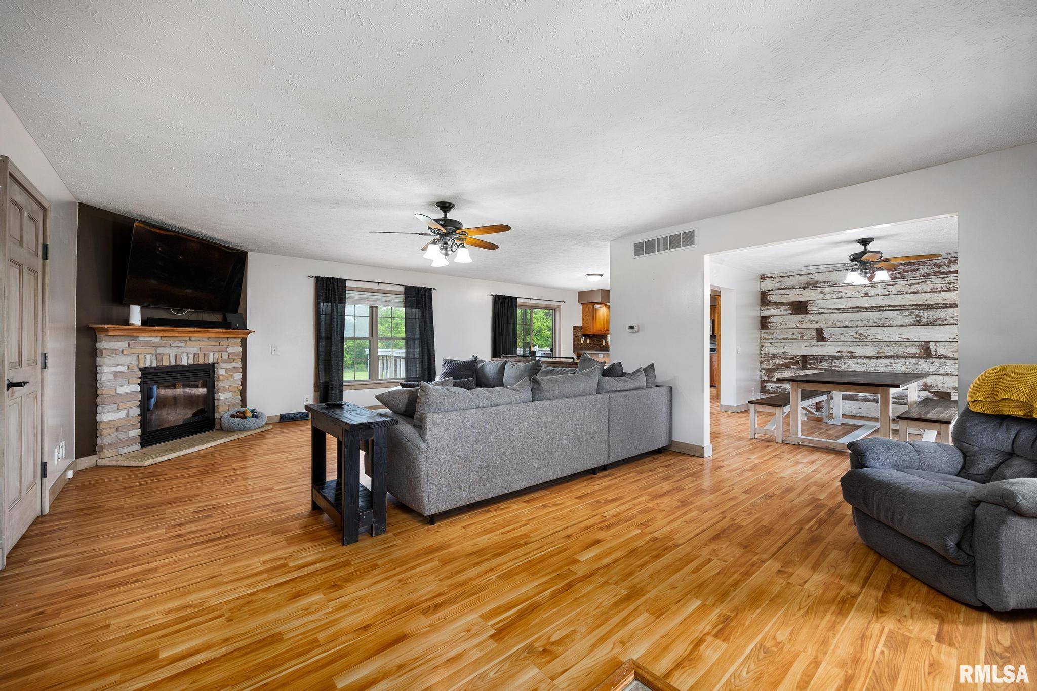 15500 Christmas Tree Road, Green Valley, Illinois image 6